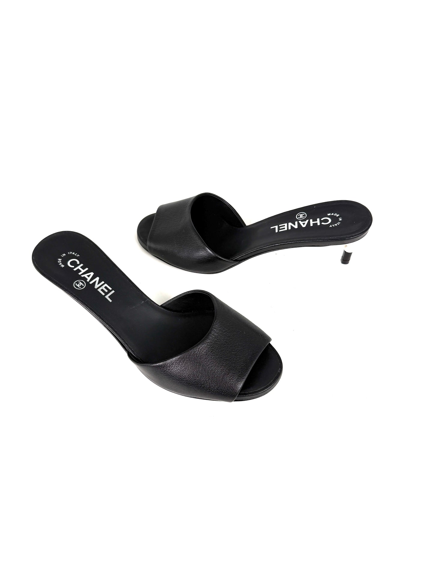 CHANEL CC Logo Black Leather Pearl 2020 Slide Kitten Heel Sandals 38, 7.5 New