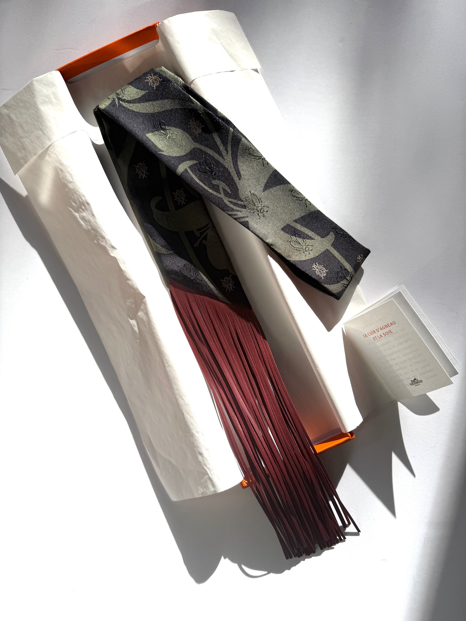 New HERMES Silk Calfskin Leather Rouge H Bouquet Final Abeille Fringed Twilly