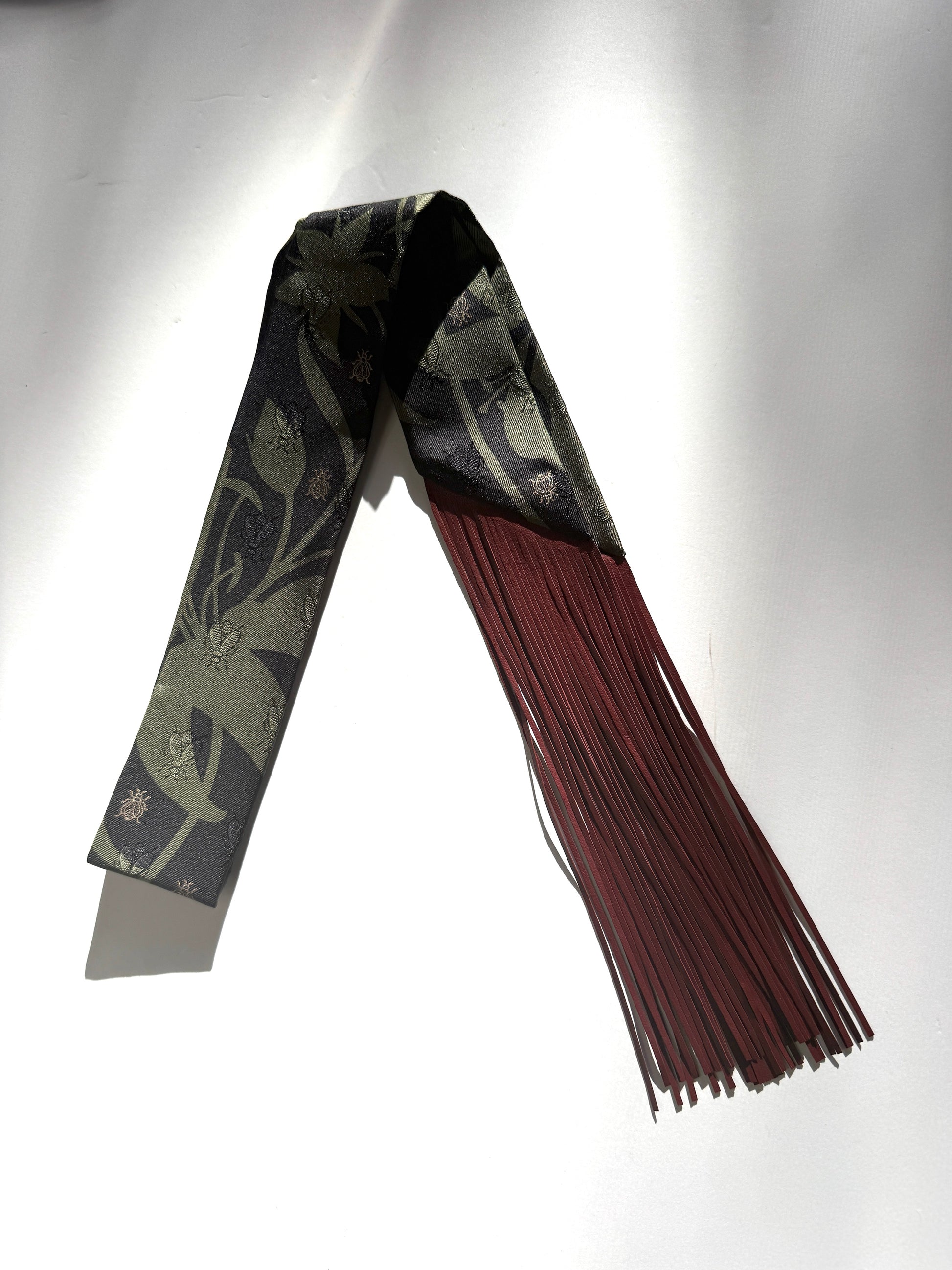 New HERMES Silk Calfskin Leather Rouge H Bouquet Final Abeille Fringed Twilly