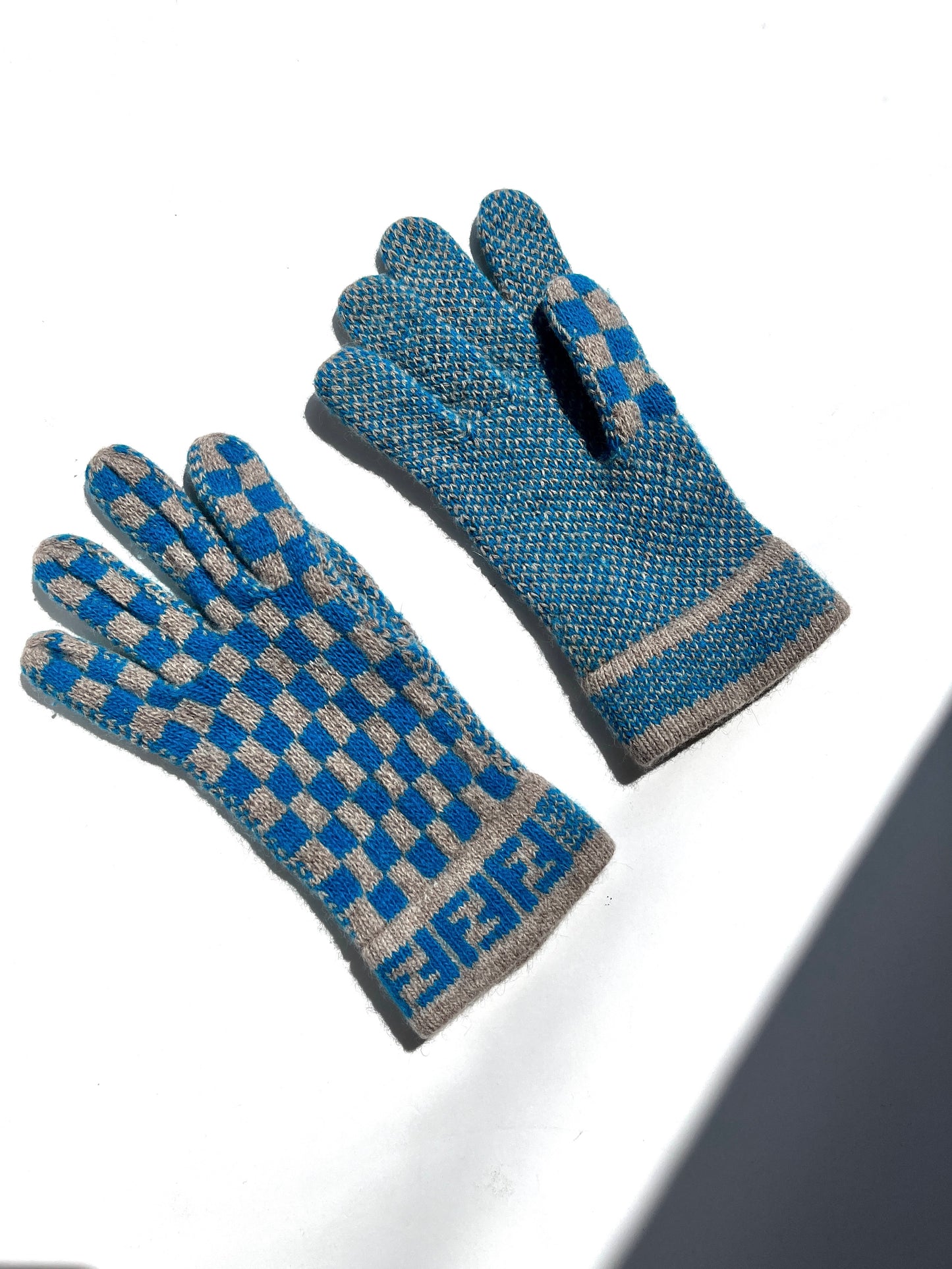 FENDI FF Logo Knit Wool Gloves Gray Blue