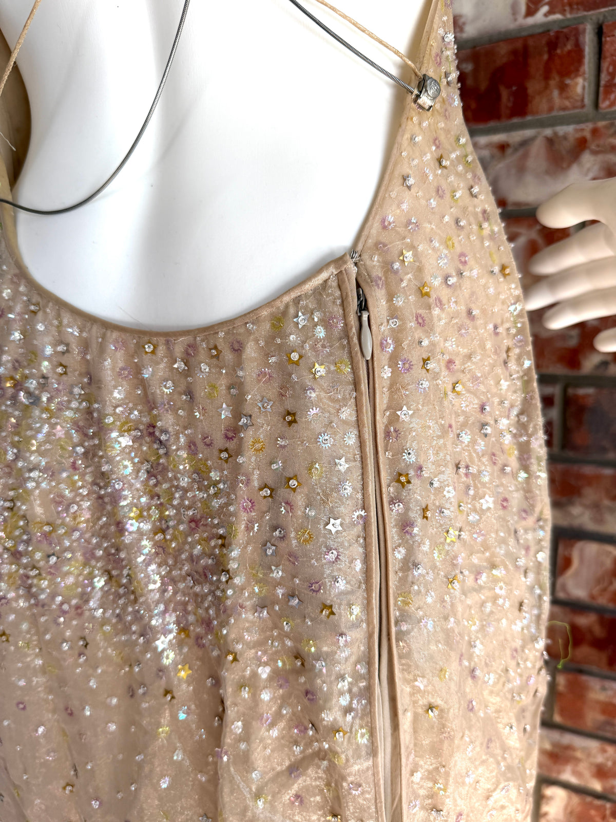 Gianni Versace Couture Era Vintage 1996 Sequin Embroidered Light Beige Donna Evening Open Back Gown 42