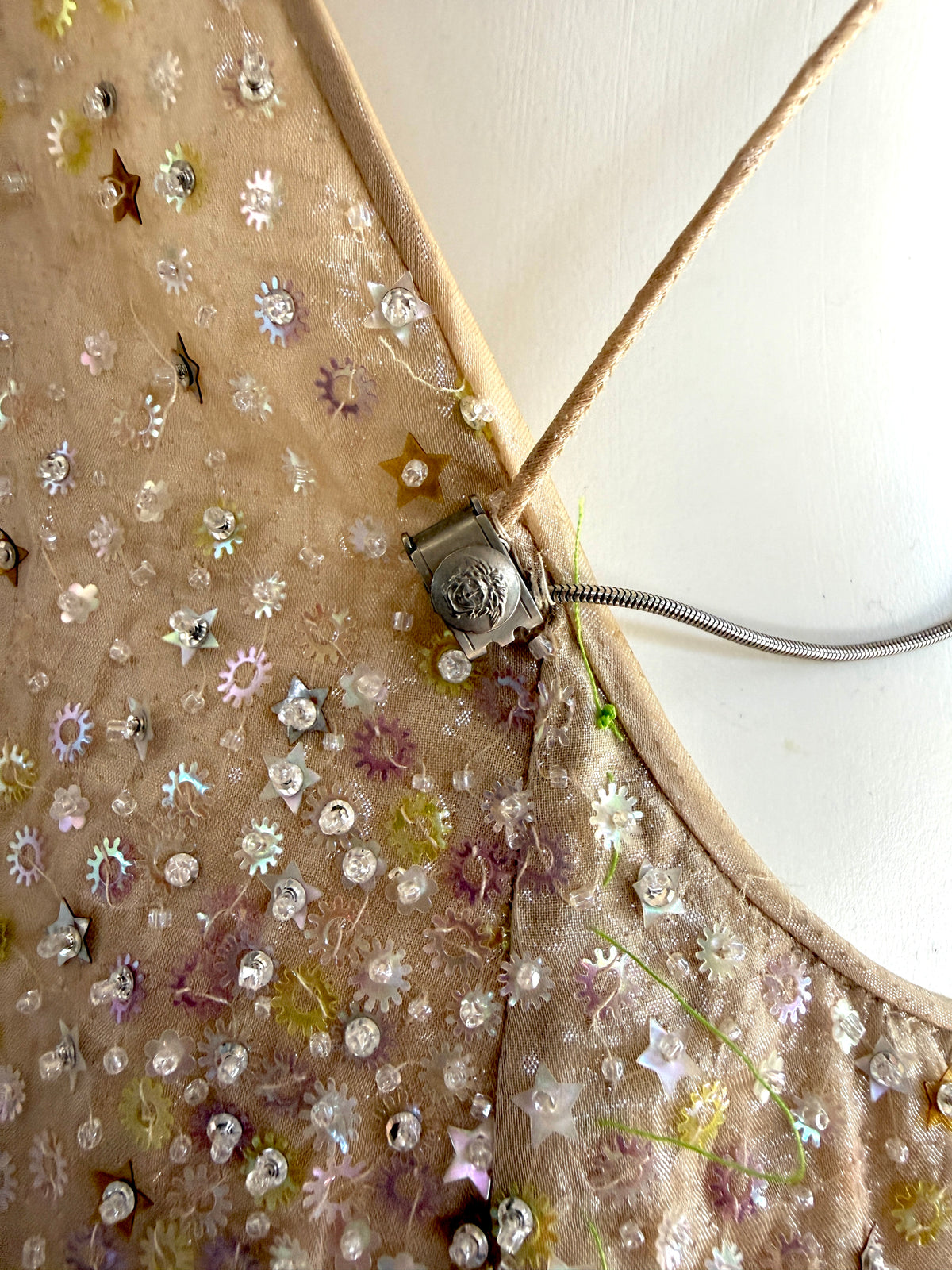 Gianni Versace Couture Era Vintage 1996 Sequin Embroidered Light Beige Donna Evening Open Back Gown 42