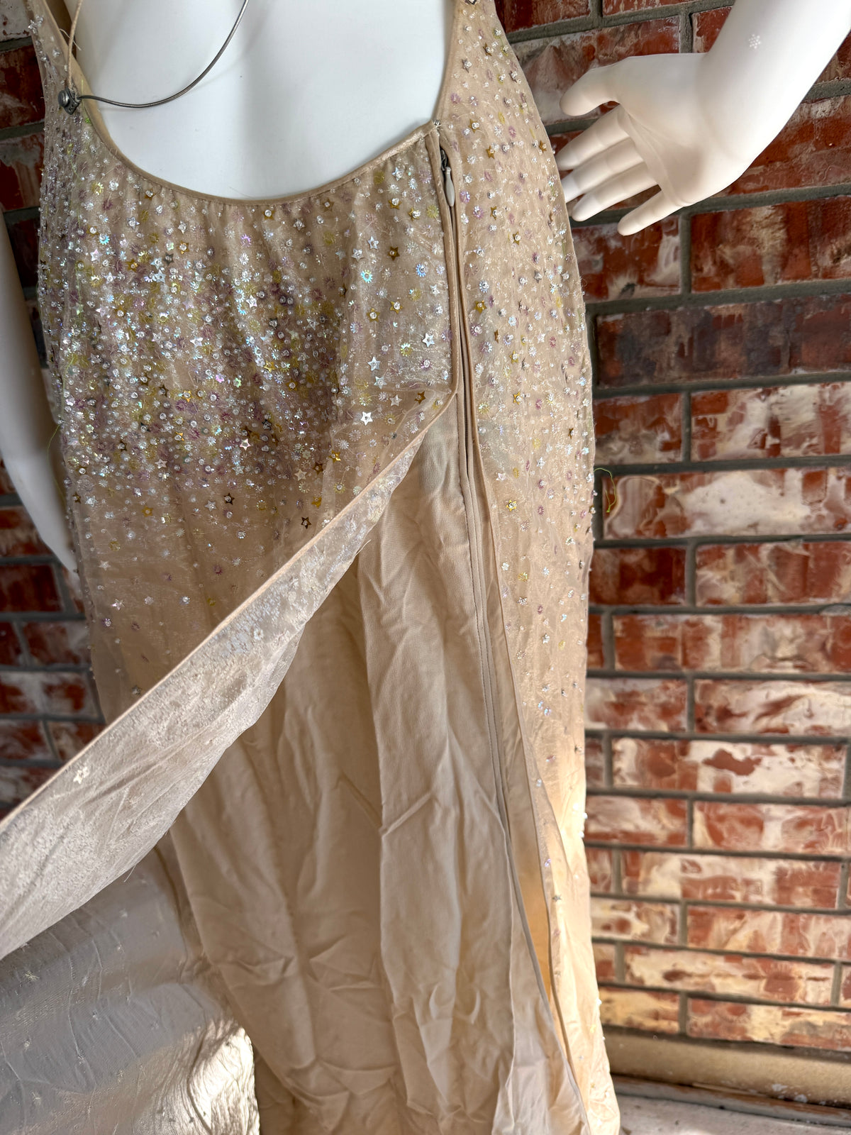 Gianni Versace Couture Era Vintage 1996 Sequin Embroidered Light Beige Donna Evening Open Back Gown 42