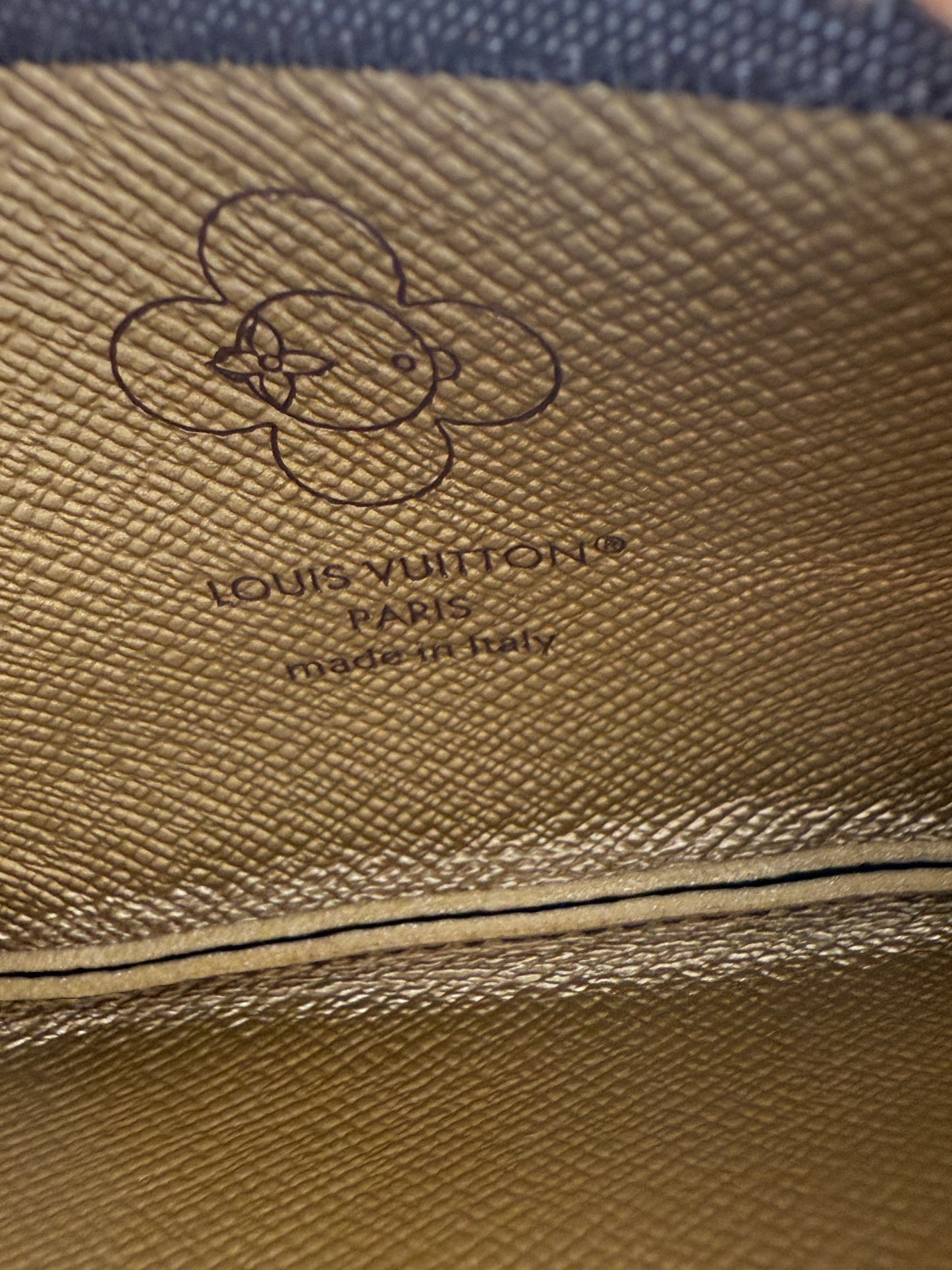 New LOUIS VUITTON Phone Holder Monogram Vivienne 2025 Print Pouch