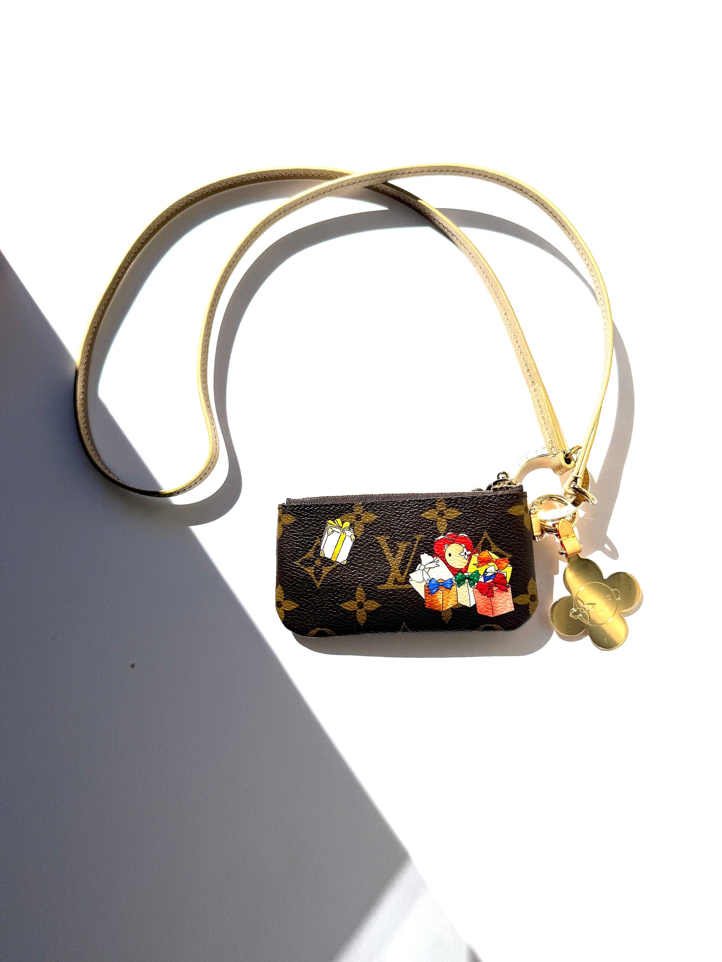 New LOUIS VUITTON Phone Holder Monogram Vivienne 2025 Print Pouch