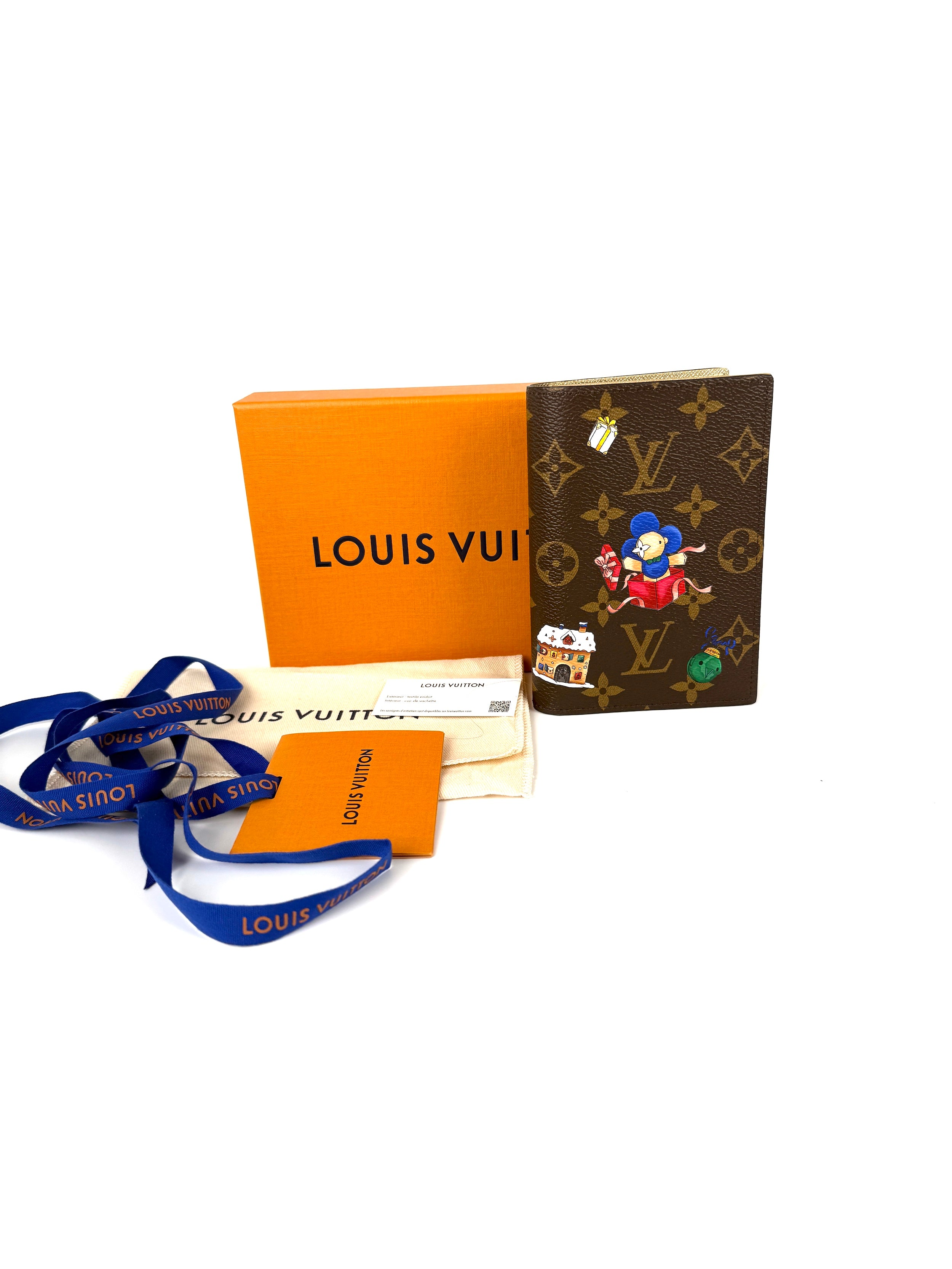 New LOUIS VUITTON Passport Cover Monogram Vivienne 2025 Print