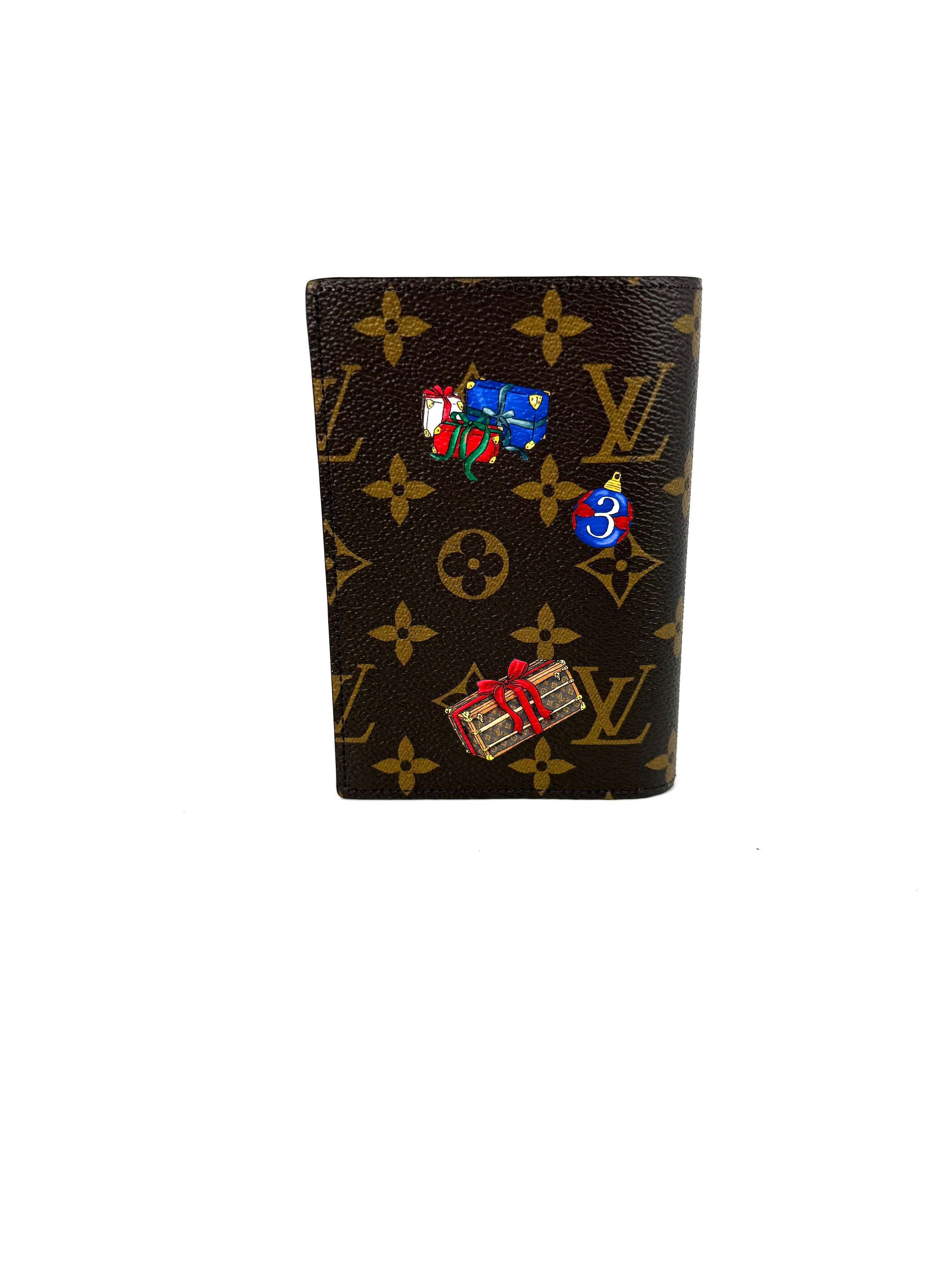New LOUIS VUITTON Passport Cover Monogram Vivienne 2025 Print