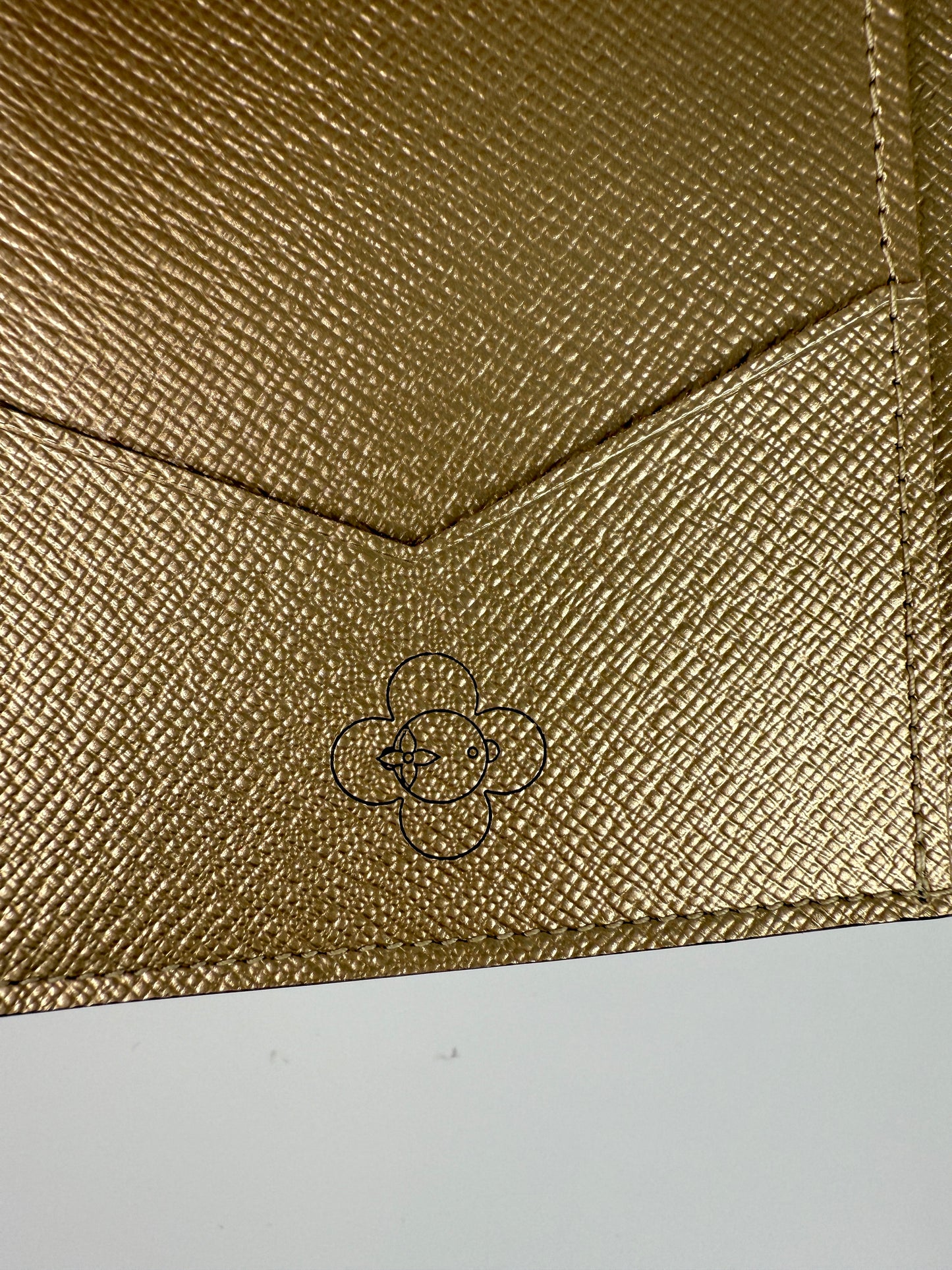 New LOUIS VUITTON Passport Cover Monogram Vivienne 2025 Print