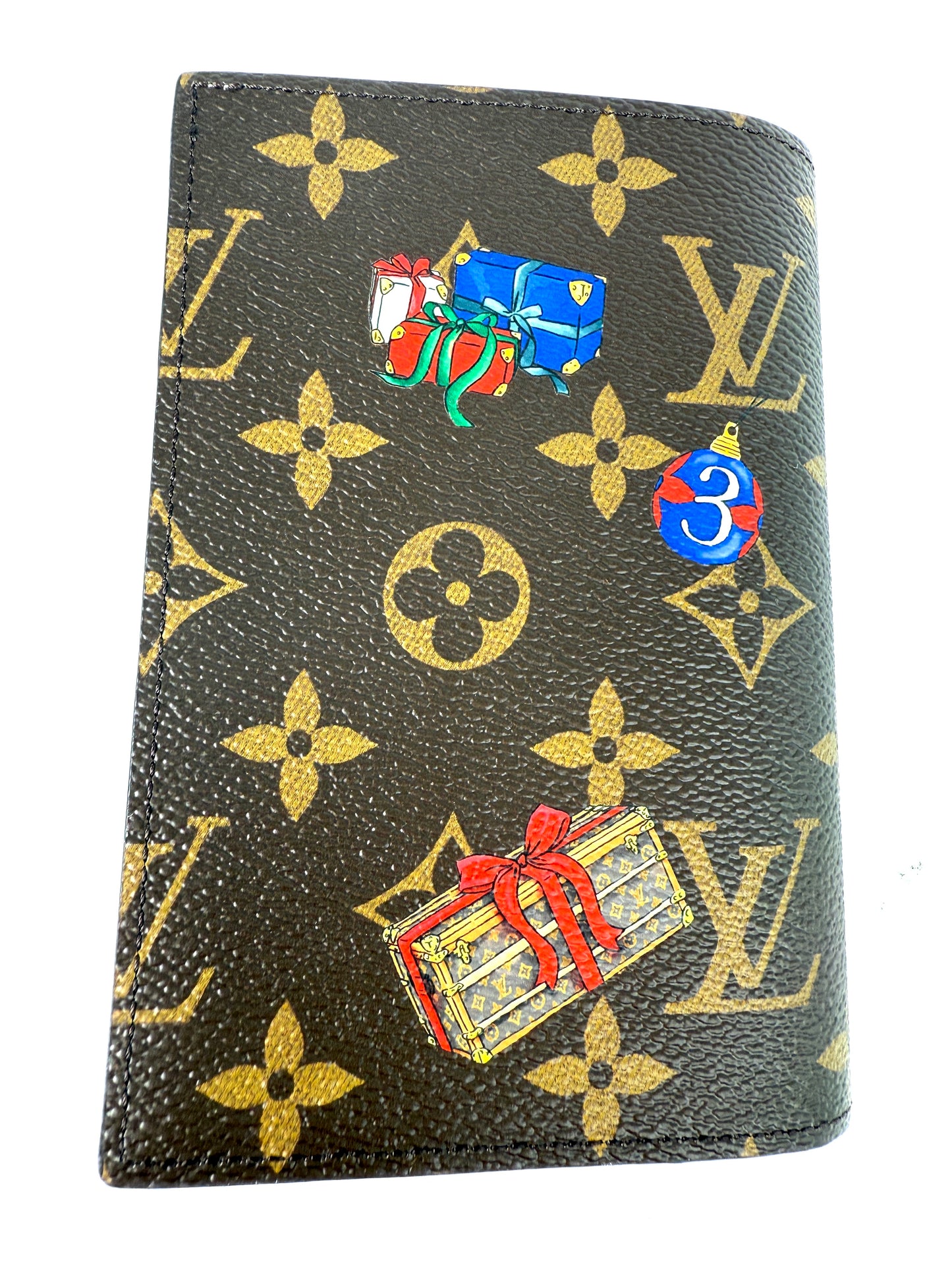 New LOUIS VUITTON Passport Cover Monogram Vivienne 2025 Print
