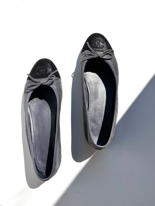 CHANEL Black Dark Gray CC Logo Ballerina Leather Flats 37, 6.5