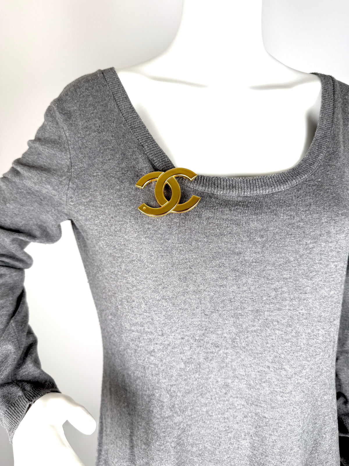 CHANEL CC Vintage Gold Plated 1971-1980 Logo Brooch Pin