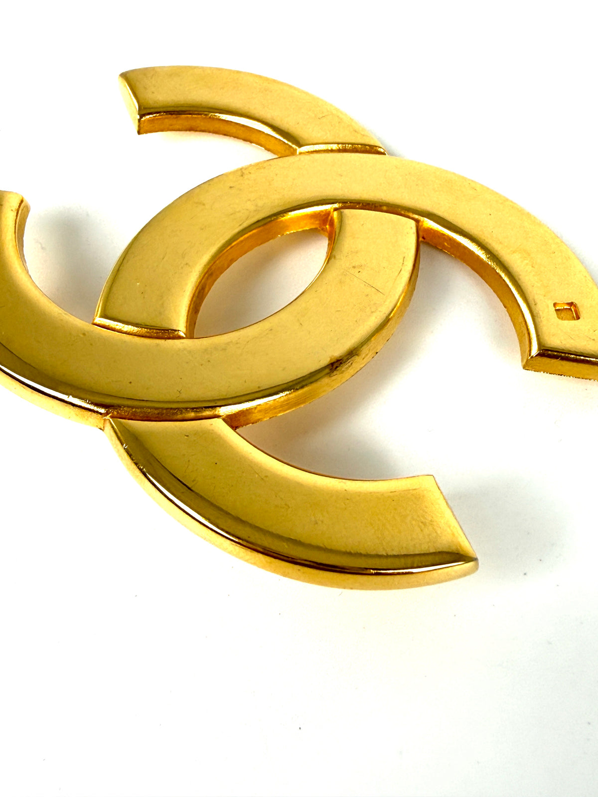 CHANEL CC Vintage Gold Plated 1971-1980 Logo Brooch Pin