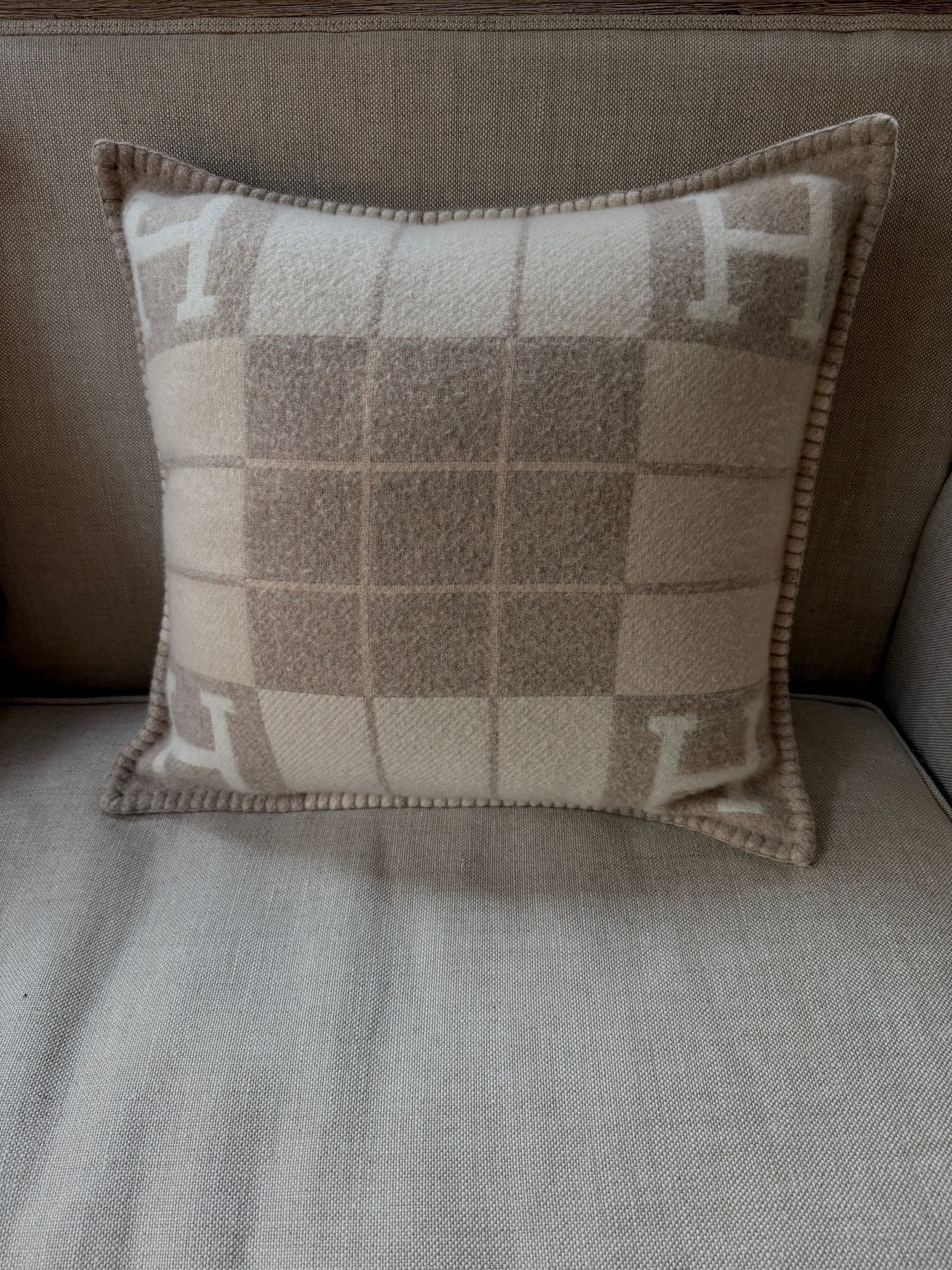 HERMES Wool Cashmere Avalon III Coco Camomille Small Square Pillow