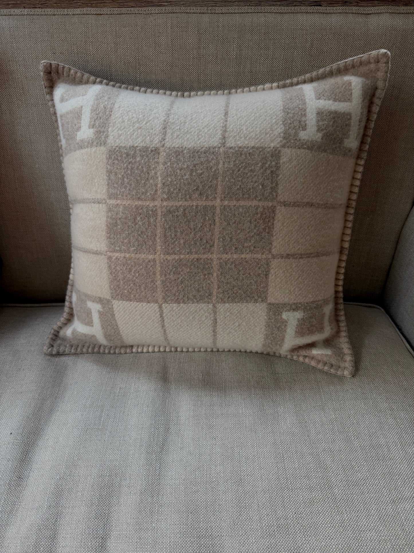 HERMES Wool Cashmere Avalon III Coco Camomille Small Square Pillow 