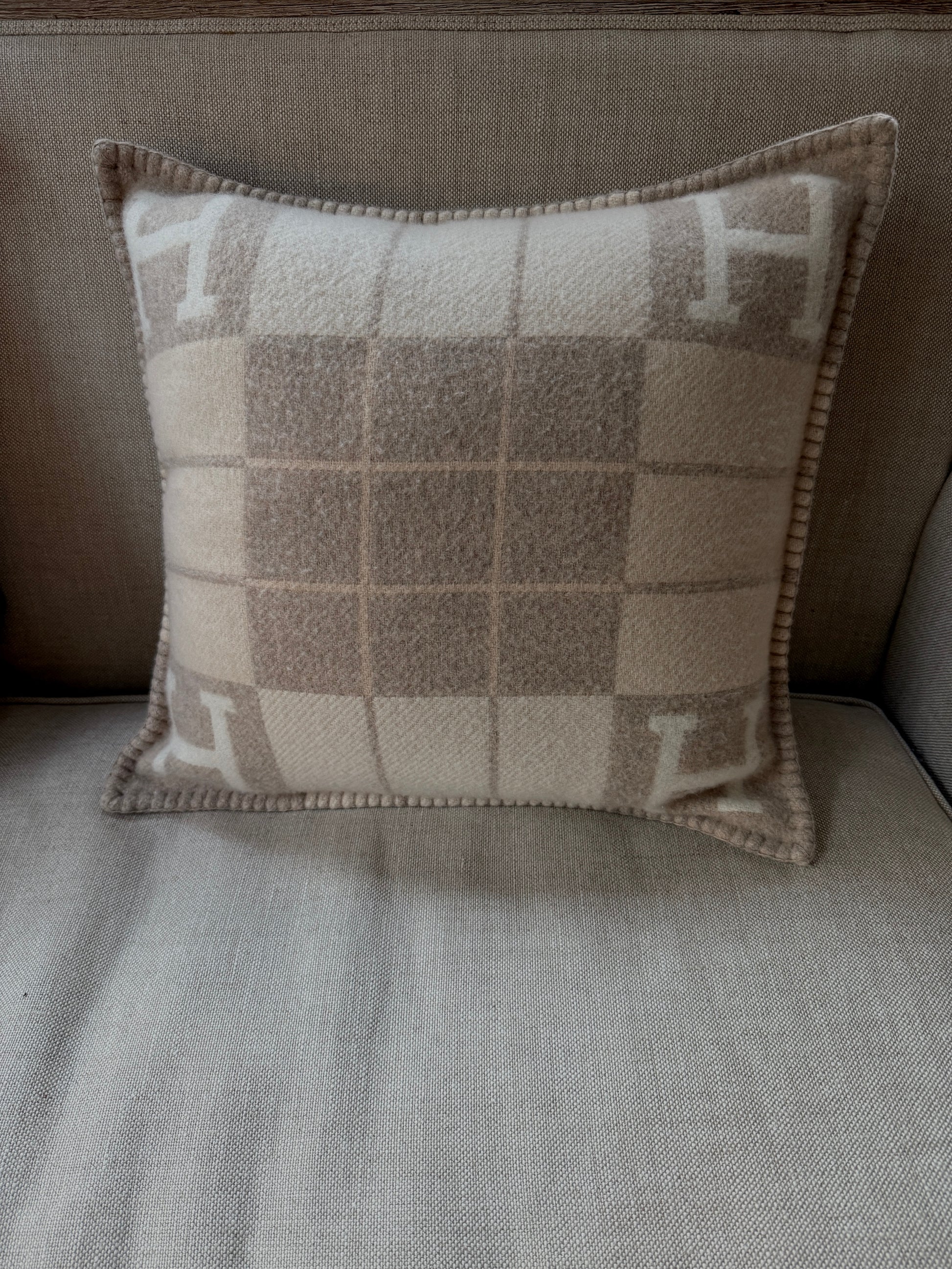 HERMES Wool Cashmere Avalon III Coco Camomille Small Square Pillow 