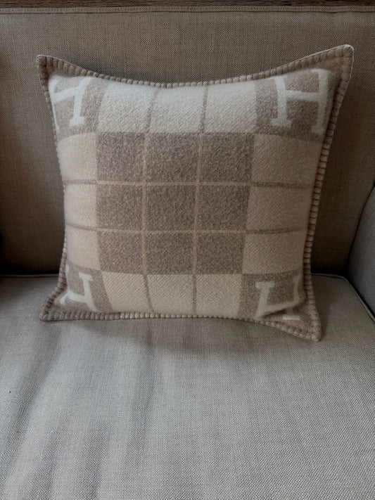 HERMES Wool Cashmere Avalon III Coco Camomille Small Square Pillow 