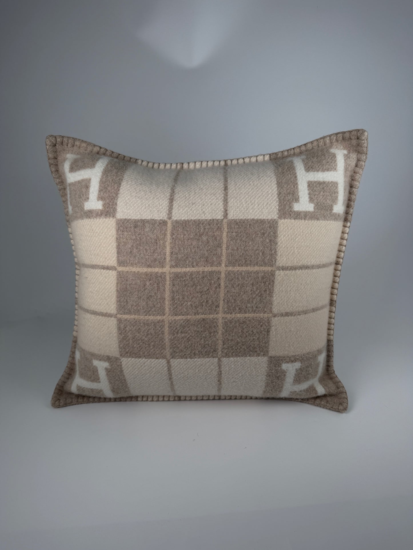 HERMES Wool Cashmere Avalon III Coco Camomille Small Square Pillow 