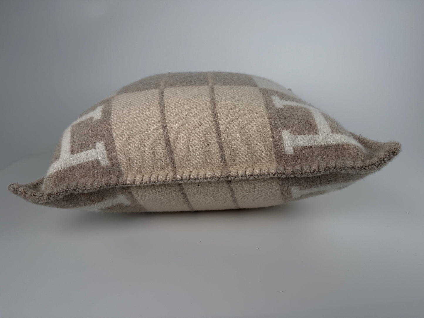 HERMES Wool Cashmere Avalon III Coco Camomille Small Square Pillow