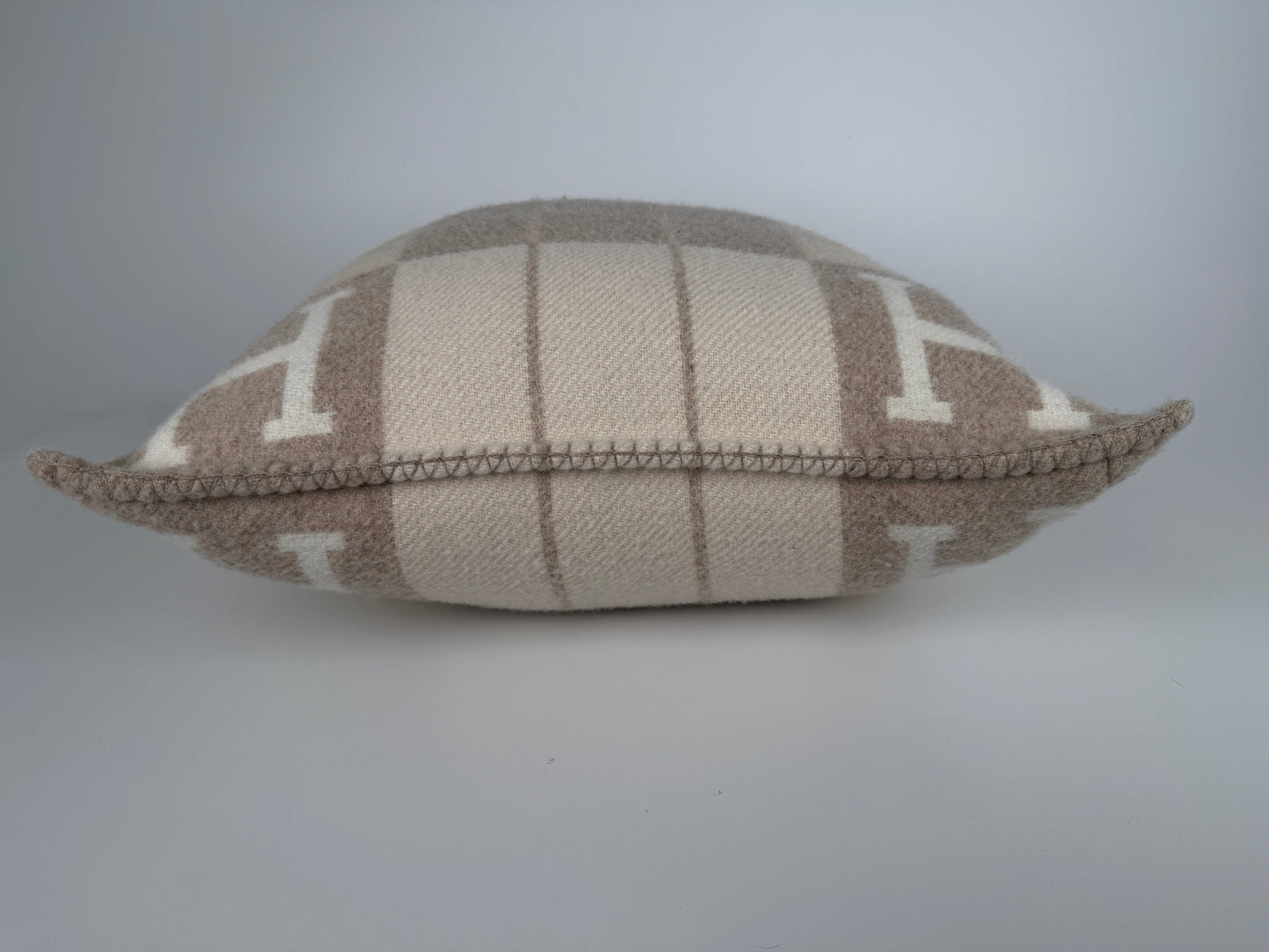 HERMES Wool Cashmere Avalon III Coco Camomille Small Square Pillow