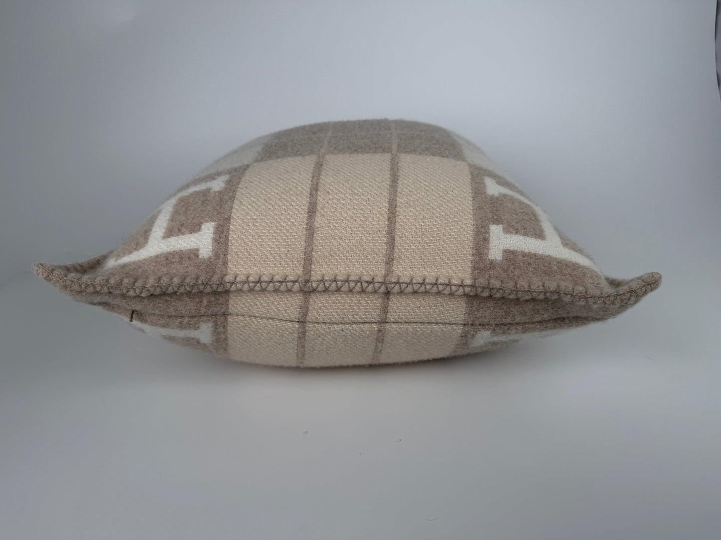 HERMES Wool Cashmere Avalon III Coco Camomille Small Square Pillow