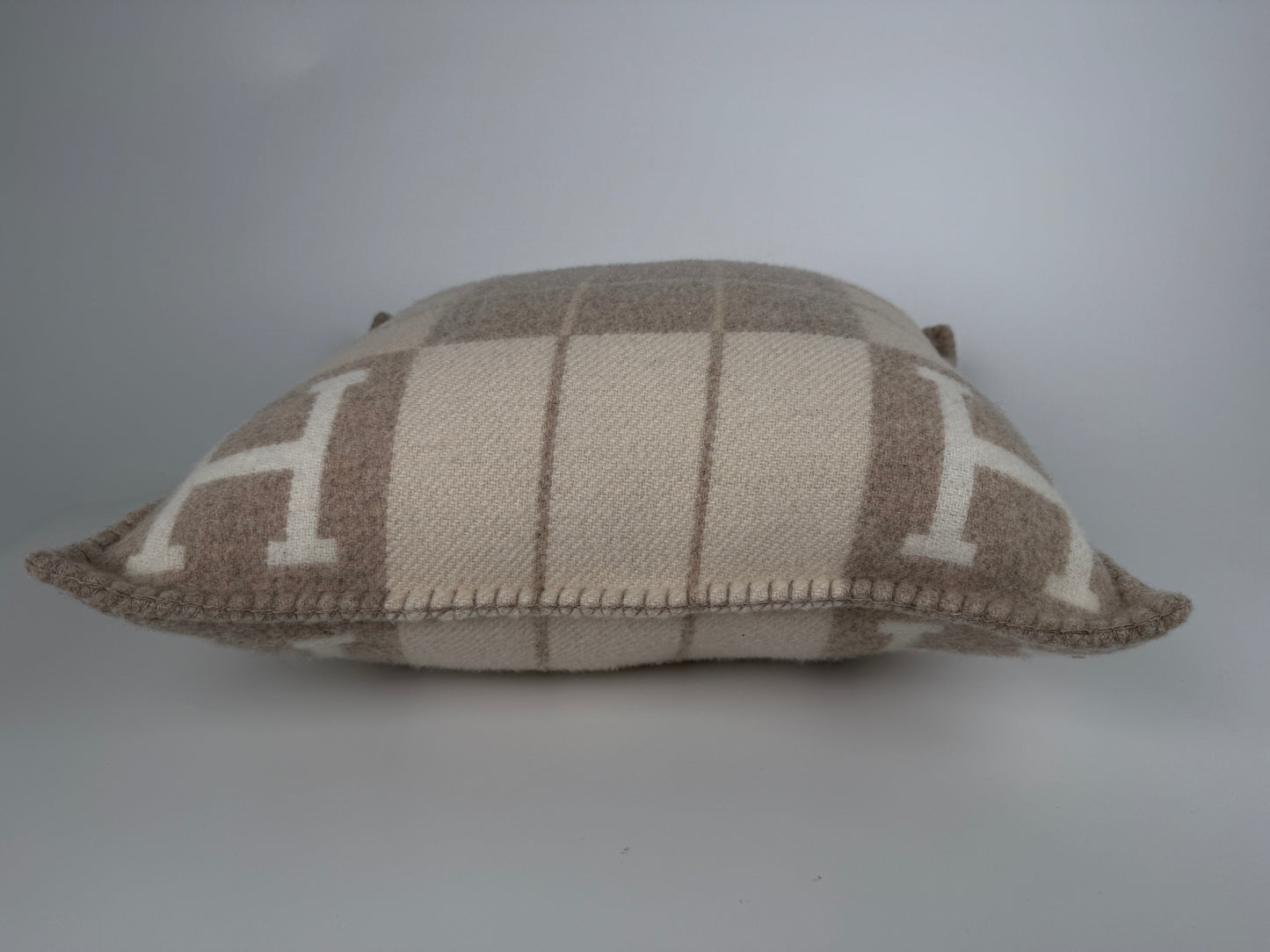 HERMES Wool Cashmere Avalon III Coco Camomille Small Square Pillow