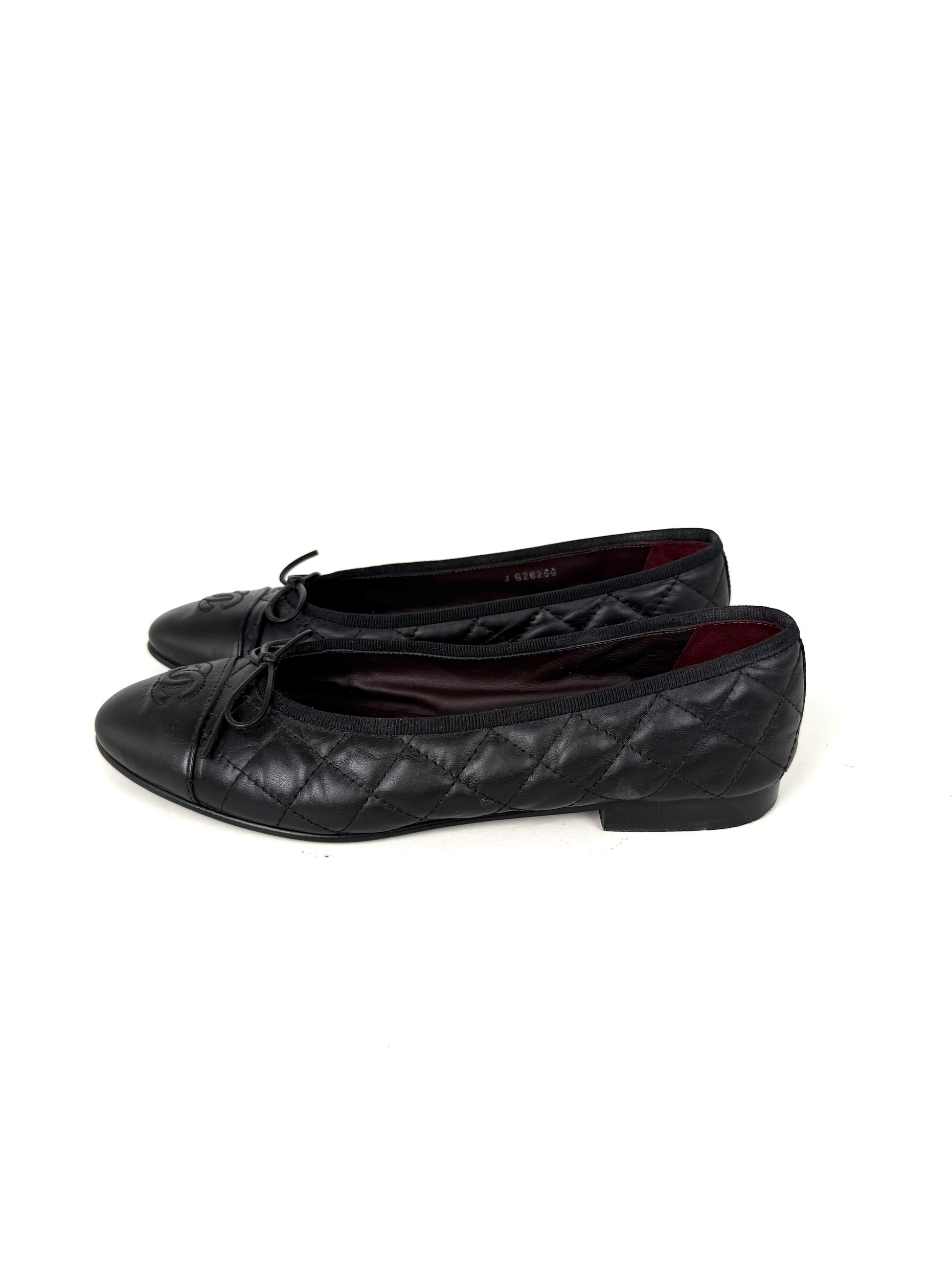 CHANEL Cap Toe Classic Black CC Logo Flats 38.5 8