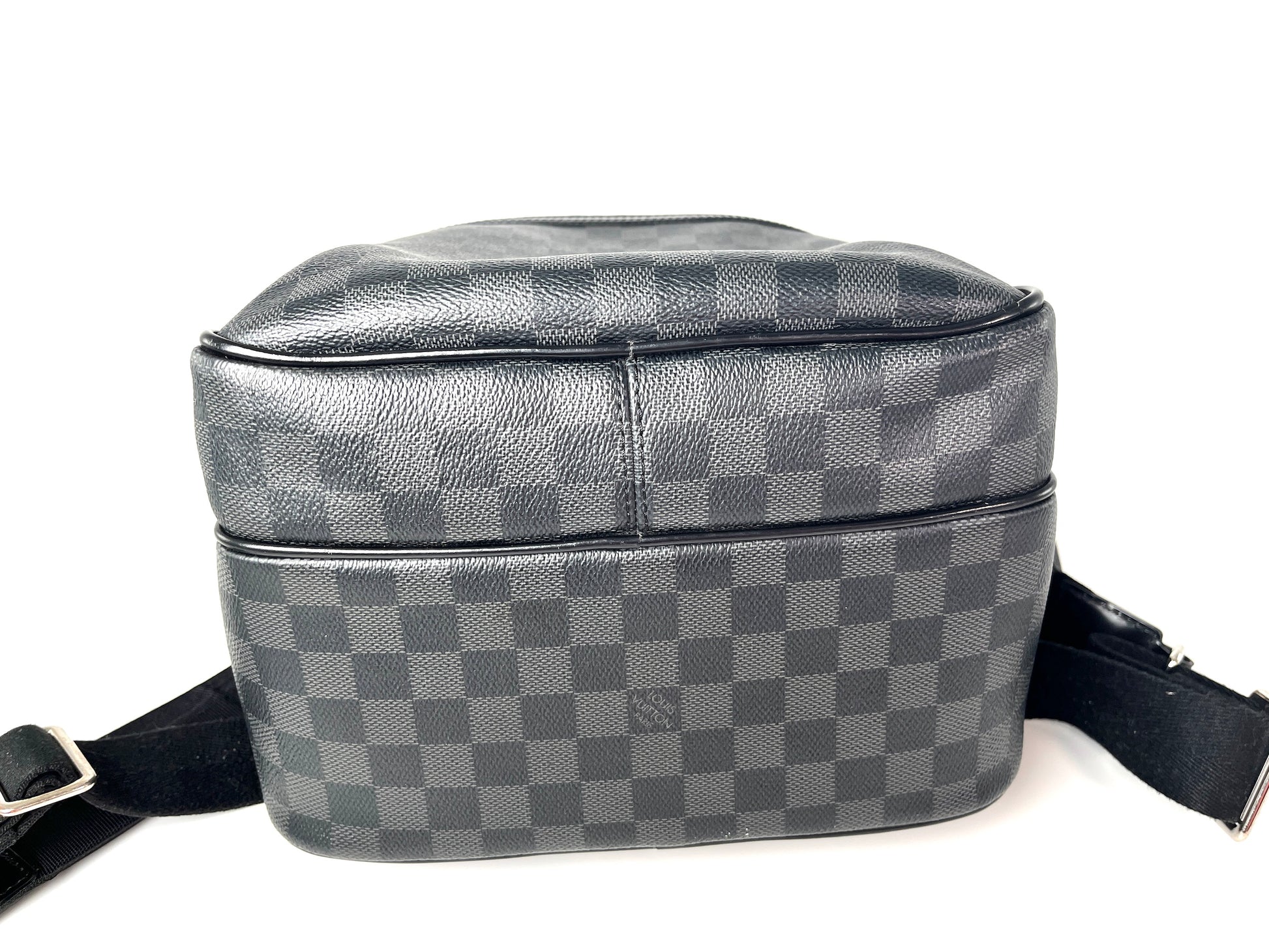 louis vuitton checkered backpack black crossbody LOUIS VUITTON Michael Damier Graphite Black Backpack – Fashion Reloved