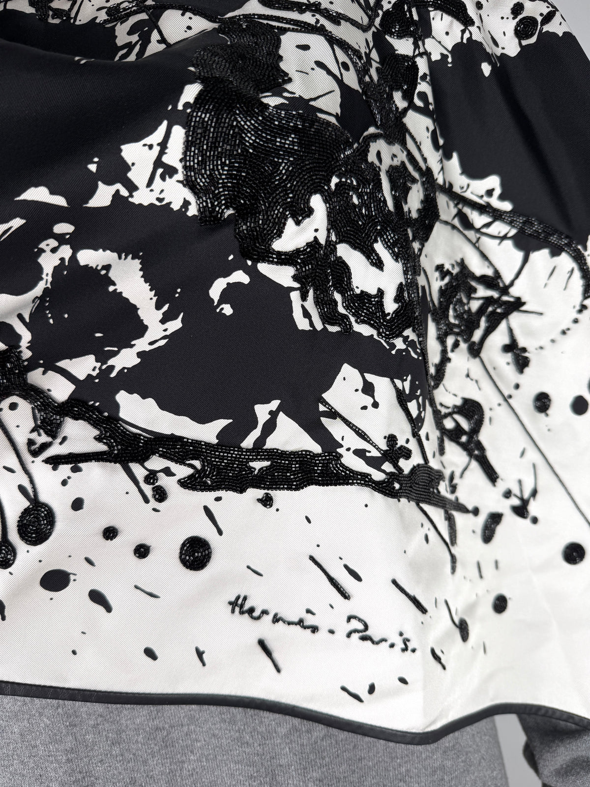 Hermes Cheval Surprise Exceptional Black White Embroidered Dossard Silk Scarf Cover 90 New