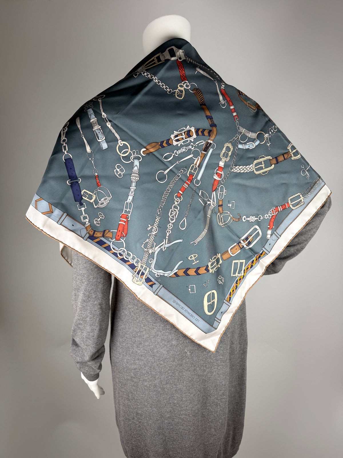 HERMES Les Chevaux Dechaines Square 90 cm Ardoise Clair Corail Gris Gray Silk Scarf