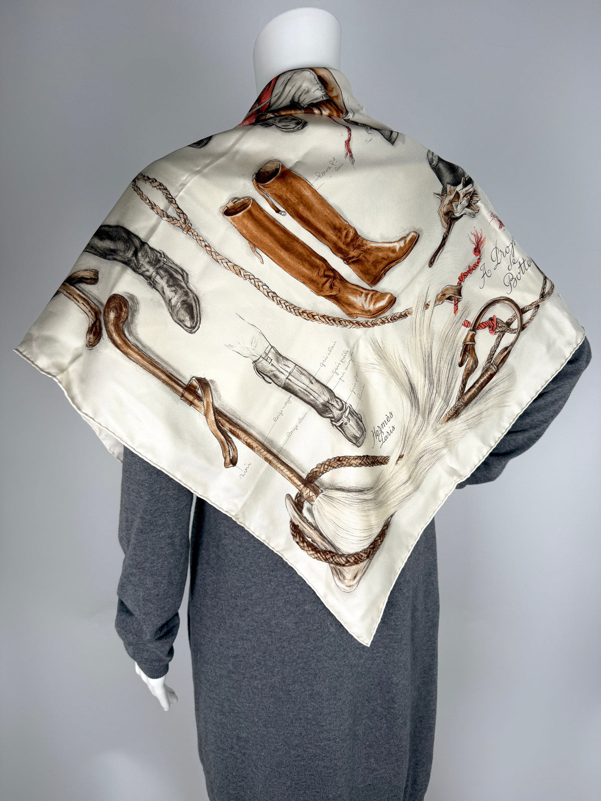 HERMES A Propos de Bottes Forever Square 90 cm Parchemin Anthracite Corail Silk Scarf