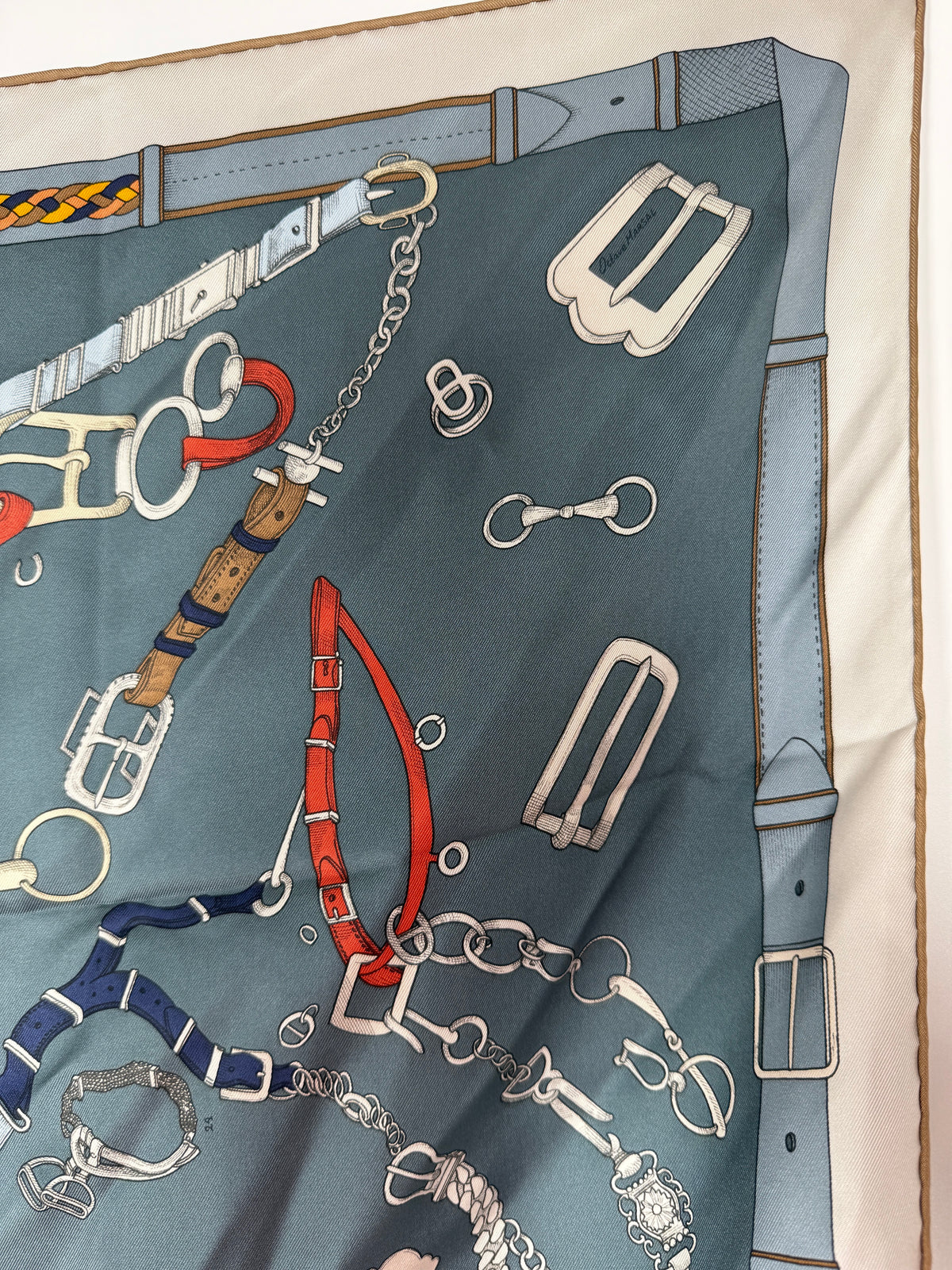HERMES Les Chevaux Dechaines Square 90 cm Ardoise Clair Corail Gris Gray Silk Scarf
