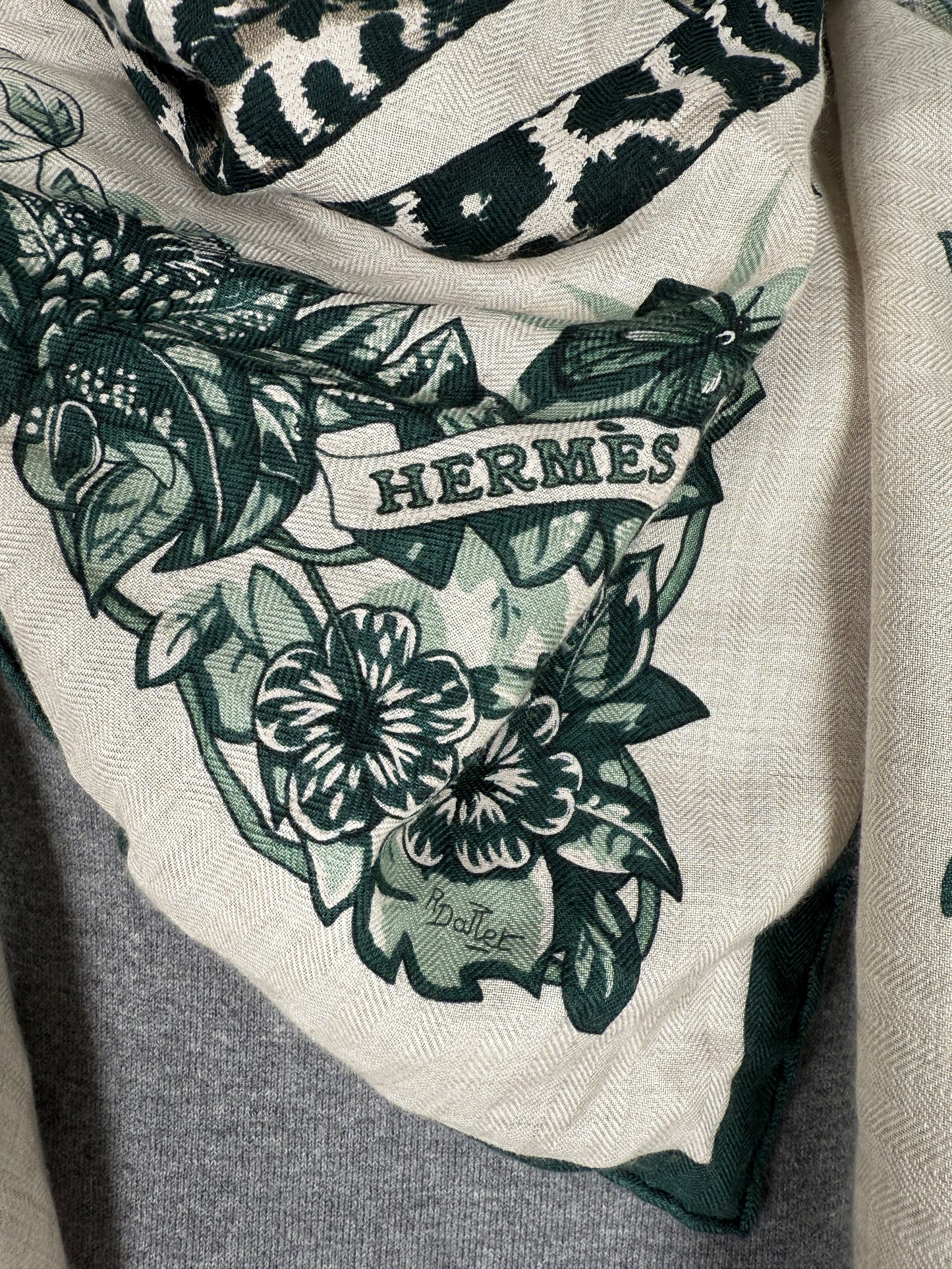 HERMES Jungle Love Jaguar Giant Triangle Green Natural Cashmere Silk Scarf New with tag