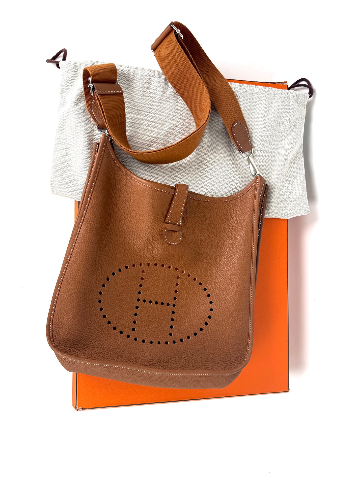 HERMES Evelyne III 33 Gold Clemence Leather Crossbody Bag