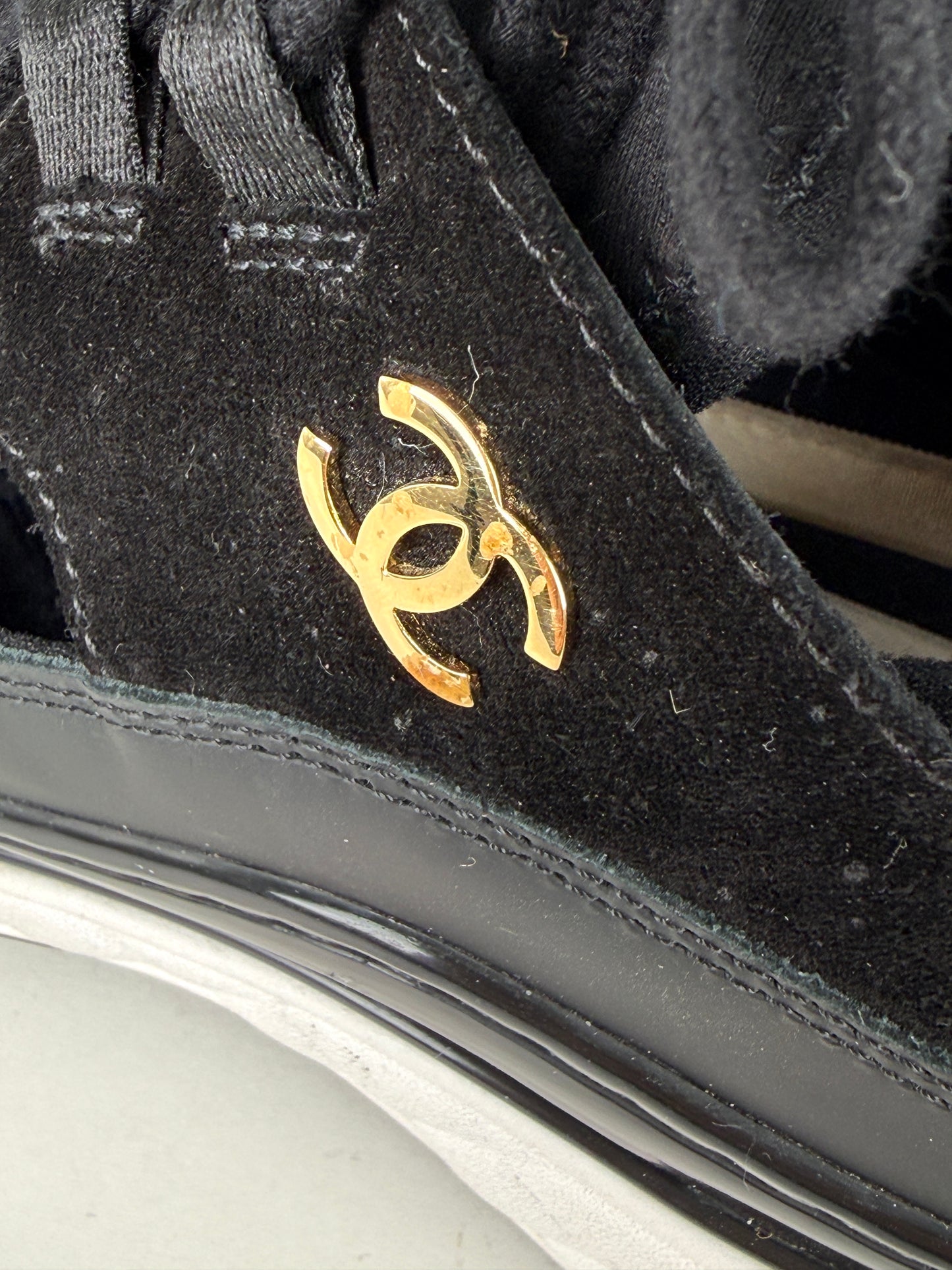CHANEL Suede Calfskin Perforated Mixed Fibers CC Black Sneakers 37