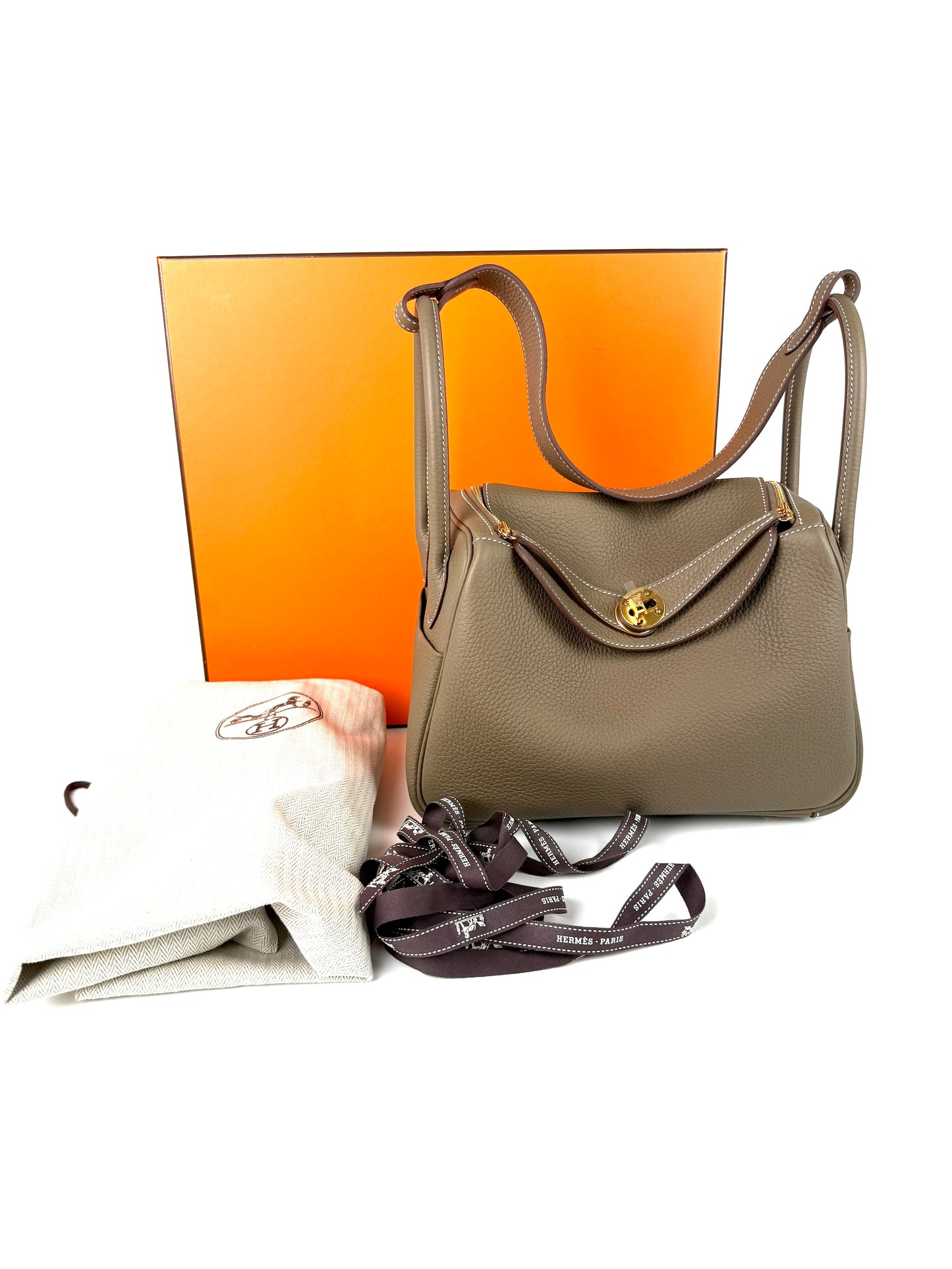 HERMES Lindy 26 Etoupe Taurillon Clemence Leather Gold Hardware Zip Shoulder Bag