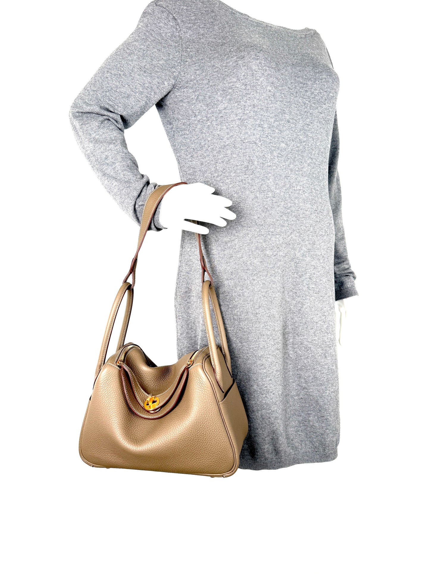HERMES Lindy 26 Etoupe Taurillon Clemence Leather 2025 Gold Hardware Zip Shoulder Bag
