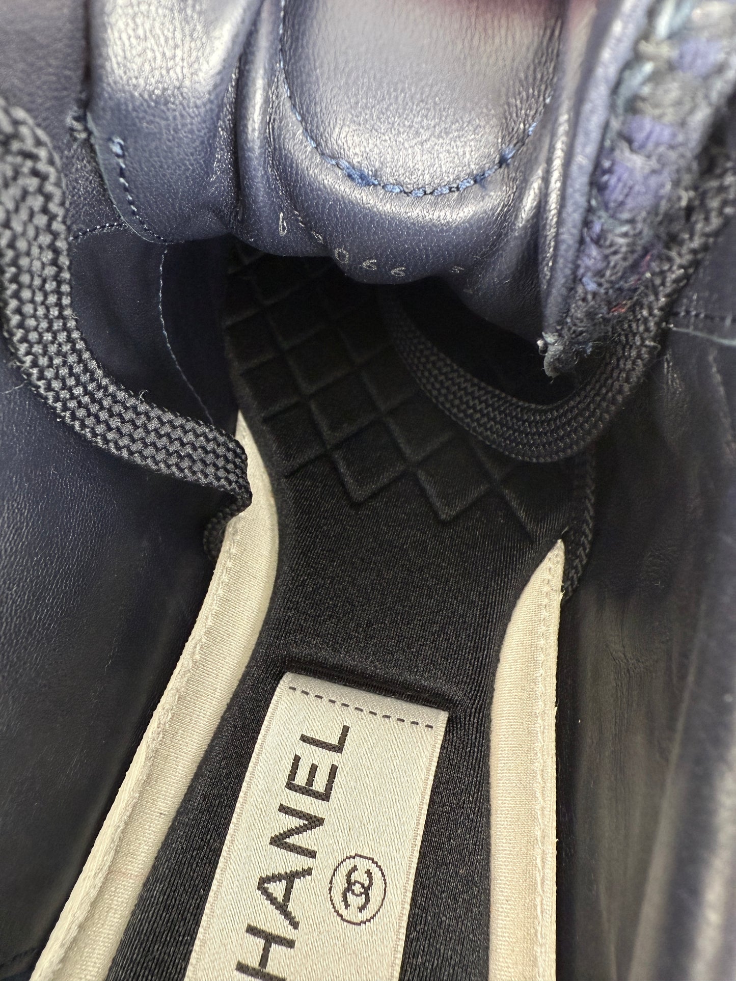 CHANEL 24A Navy Blue Black Tweed Sneakers 37, 6