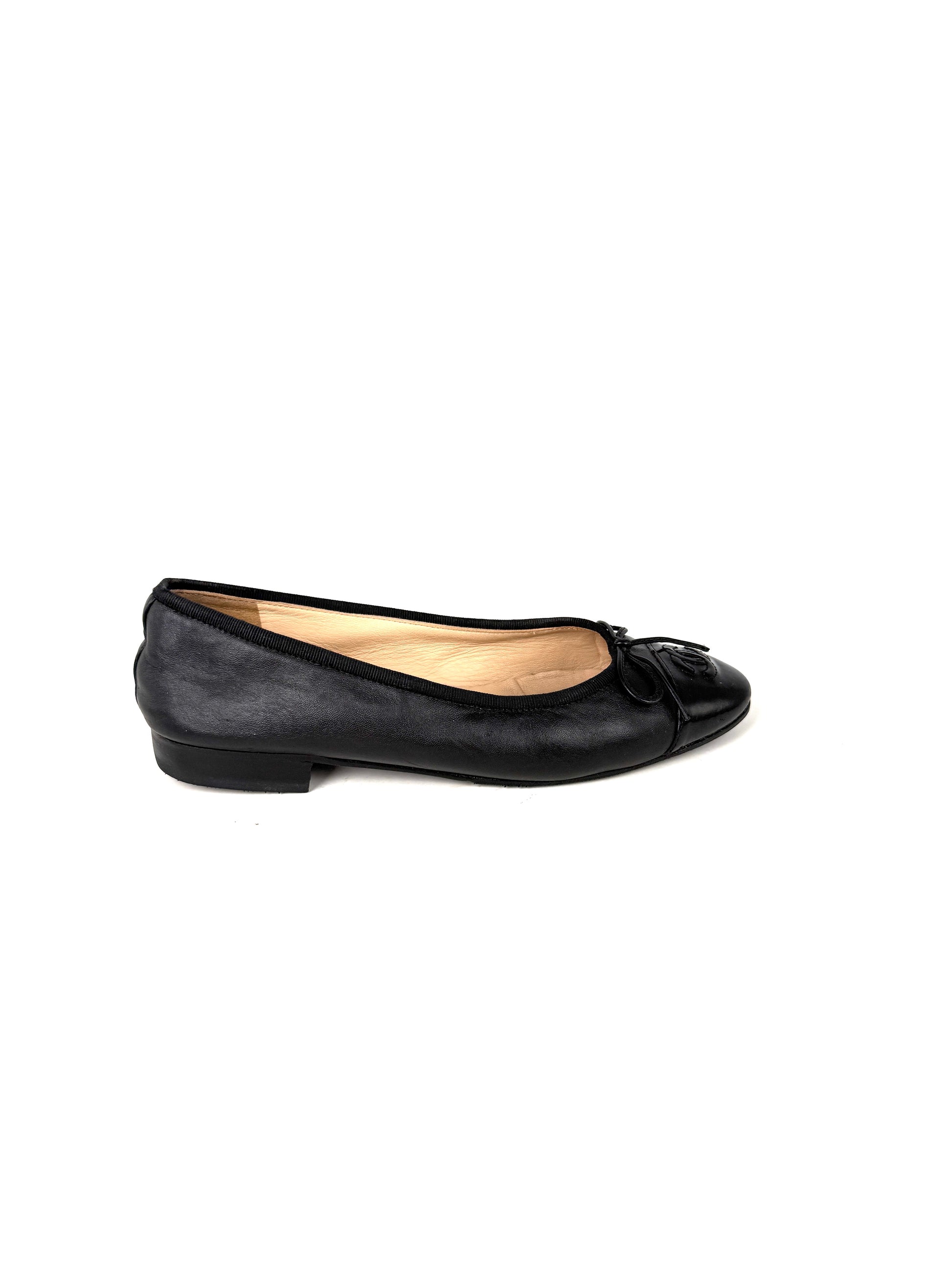CHANEL Black Cap toe Classic CC Logo Leather Flats 37 6.5