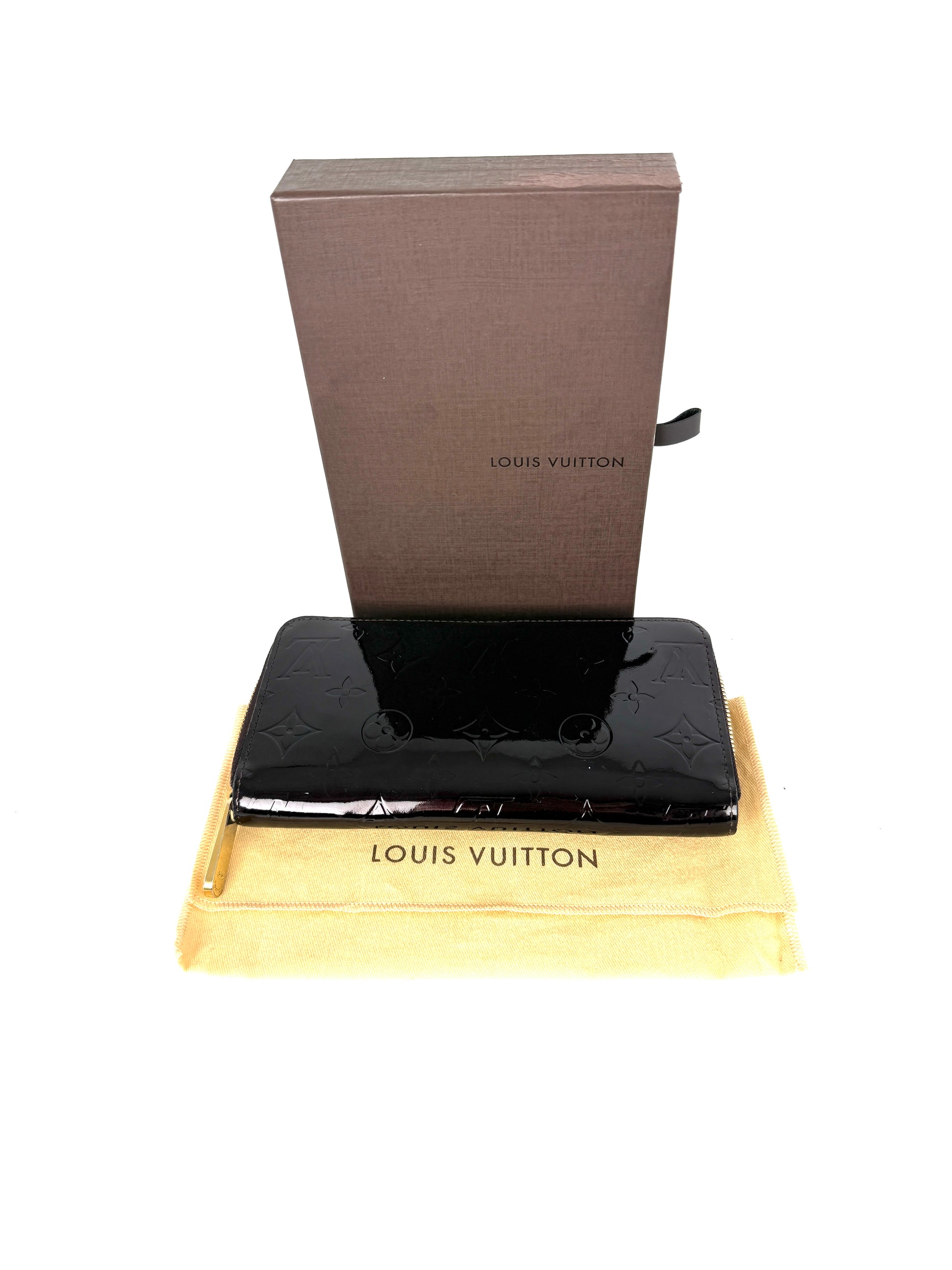 LOUIS VUITTON Vernis Zippy Long Amarante Zip Around Monogram Wallet