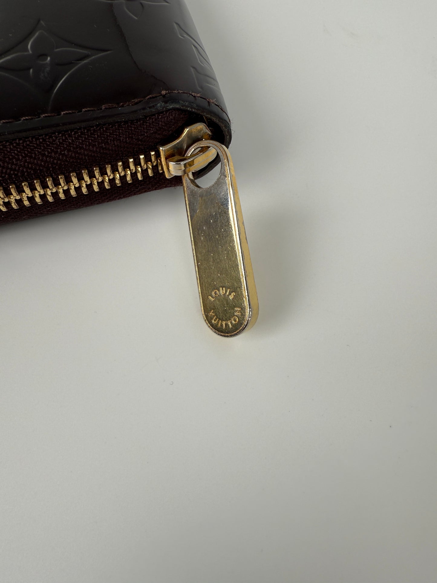 LOUIS VUITTON Vernis Zippy Long Amarante Zip Around Monogram Wallet