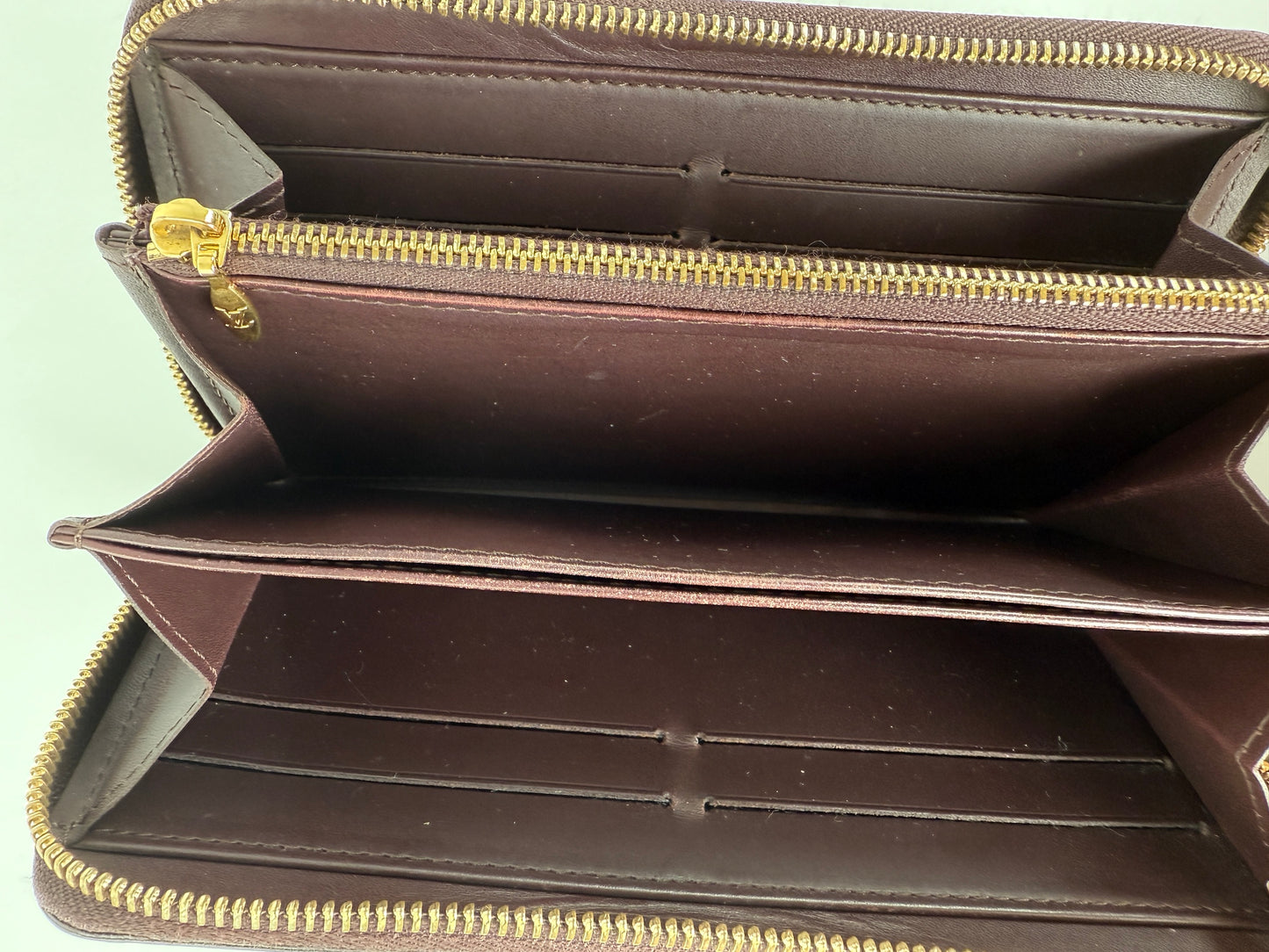 LOUIS VUITTON Vernis Zippy Long Amarante Zip Around Monogram Wallet