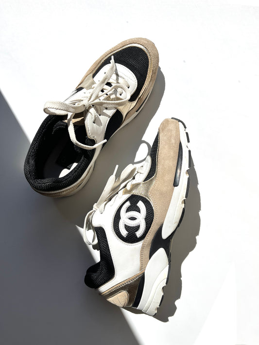 CHANEL 2023 Logo CC White Beige Black Sneakers 41 10