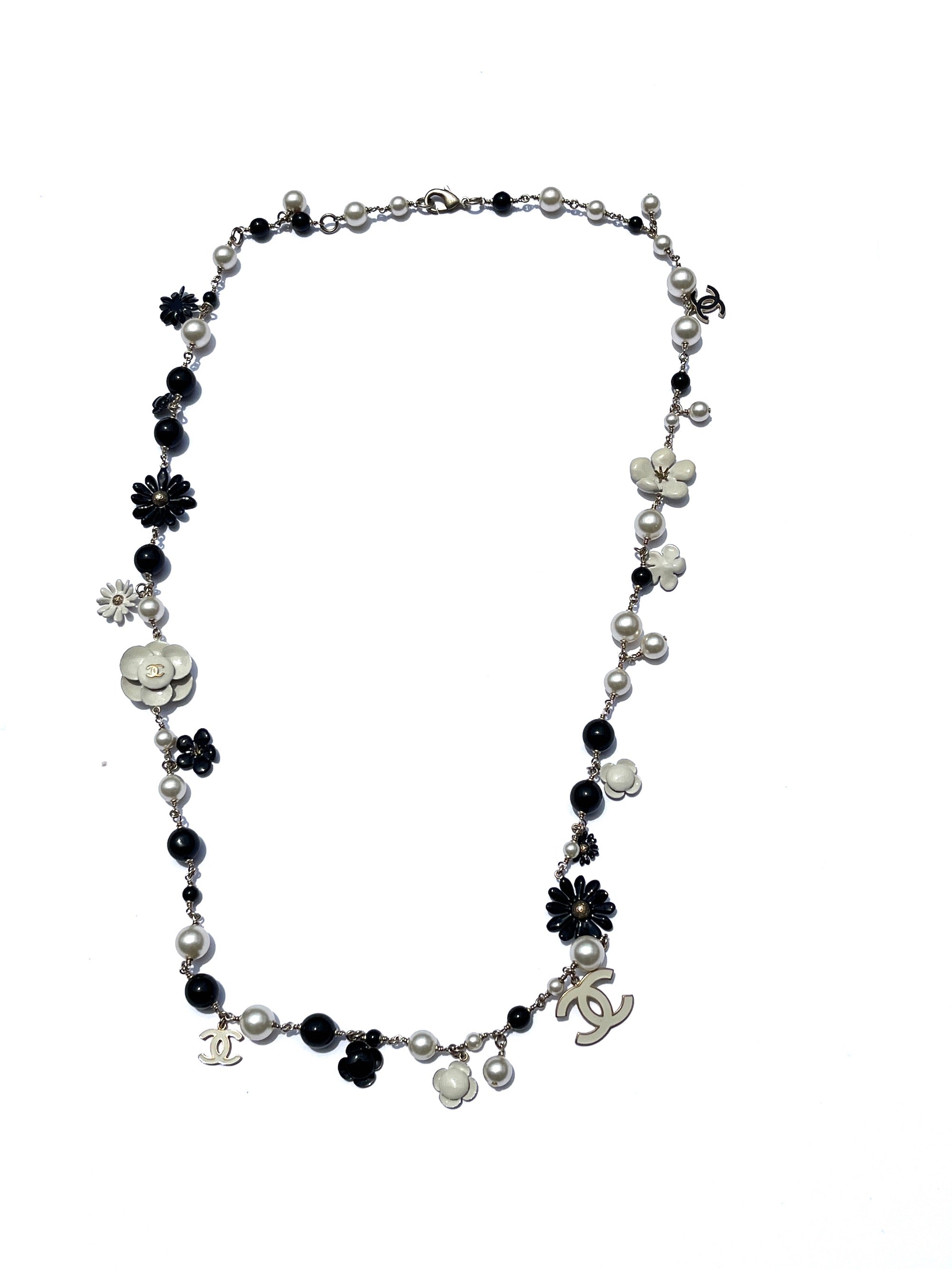 Stunning Black hot & White Resin With Silver Tone Long Necklace