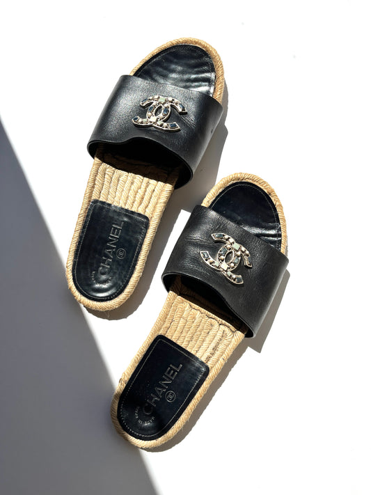 CHANEL 2017 Espadrille Black CC Logo Leather Slip on Slides Sandals 41 10.5