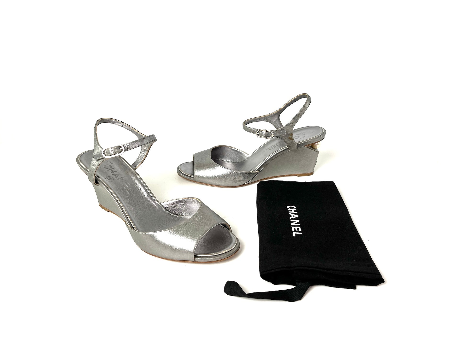 CHANEL Pearl CC Logo Silver Leather 2016 Wedge Sandals 38.5C 8