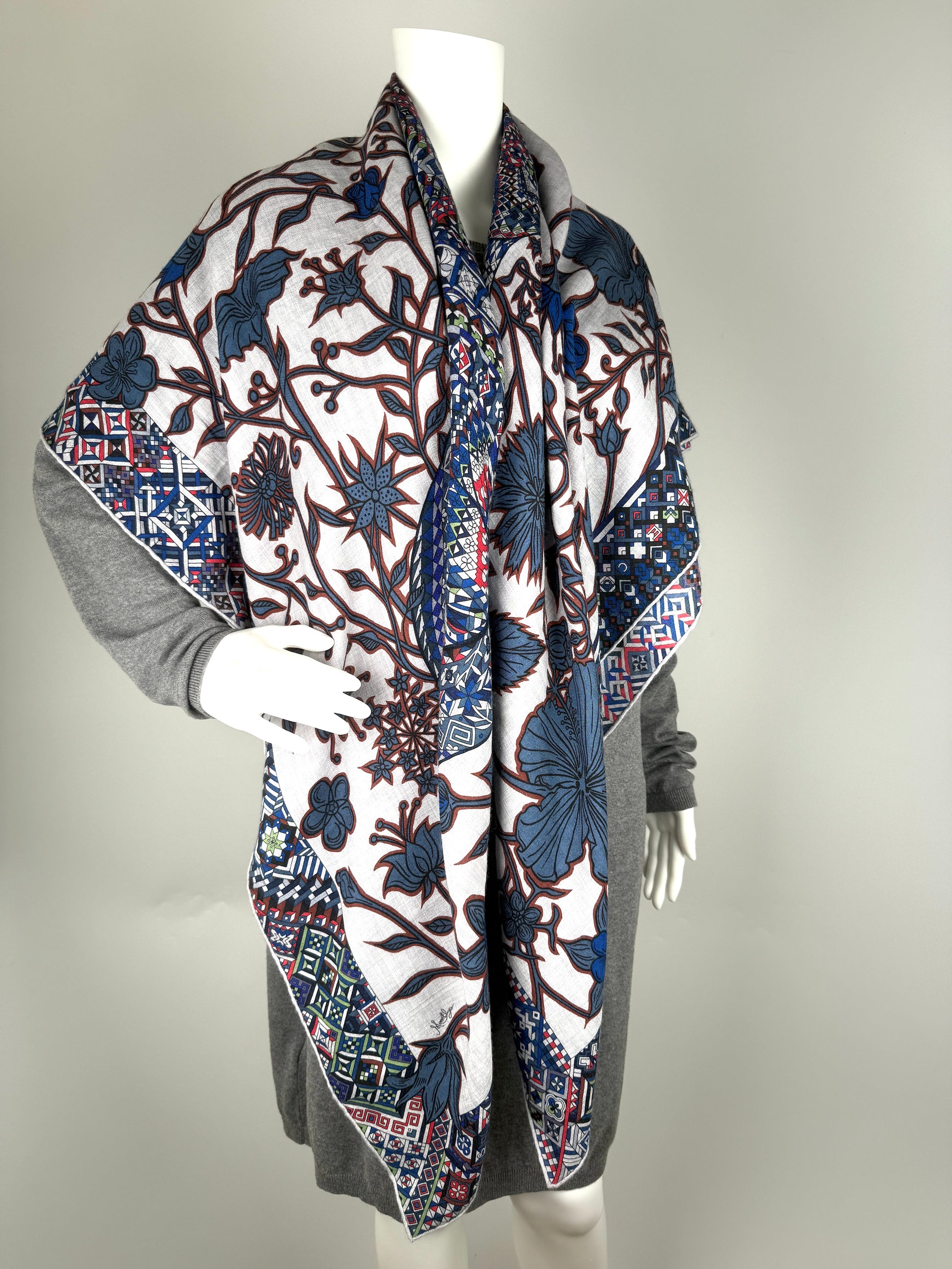 HERMES Le Jaguar Et Le Colibri Gris Chine Bleu Acajou Cashmere 140 Shawl Scarf 