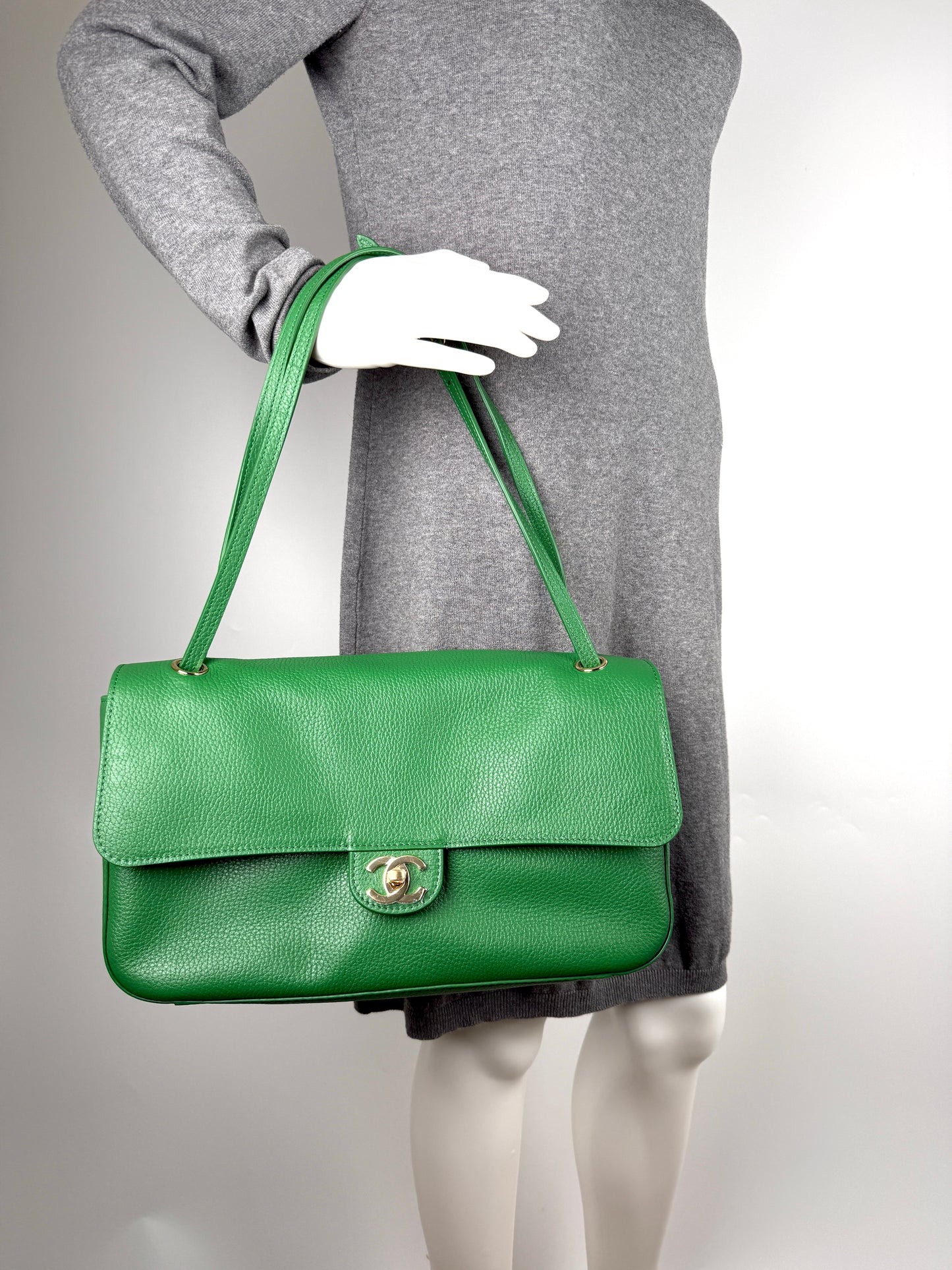 CHANEL Maxi Flap Souplissimo Green Calfskin Leather Gold Hardware Crossbody Small Bag New