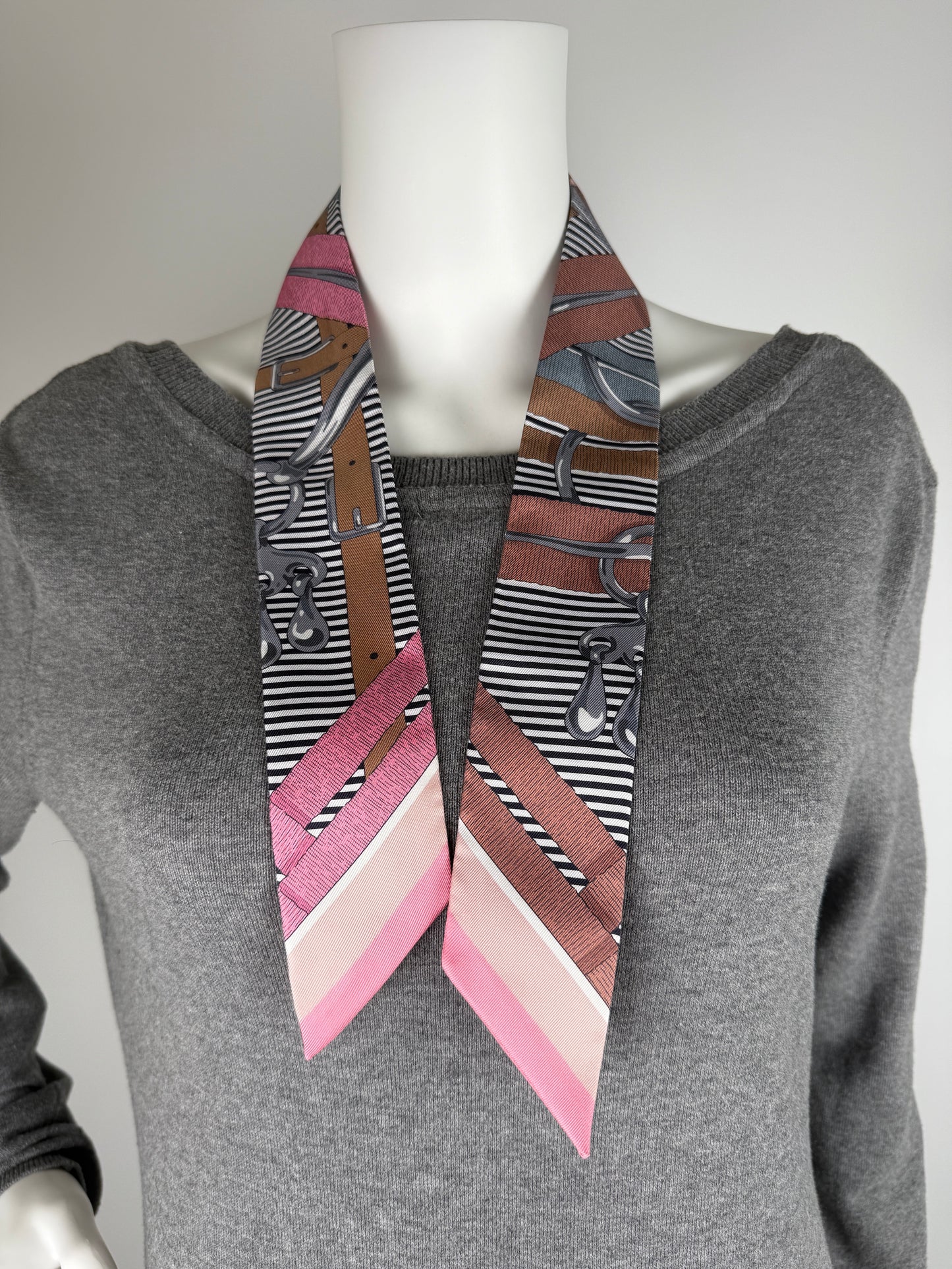Hermes Mors a Jouets Chemise Print Vieux Rose Pink Gris Gray Camel Silk Twilly Scarf 