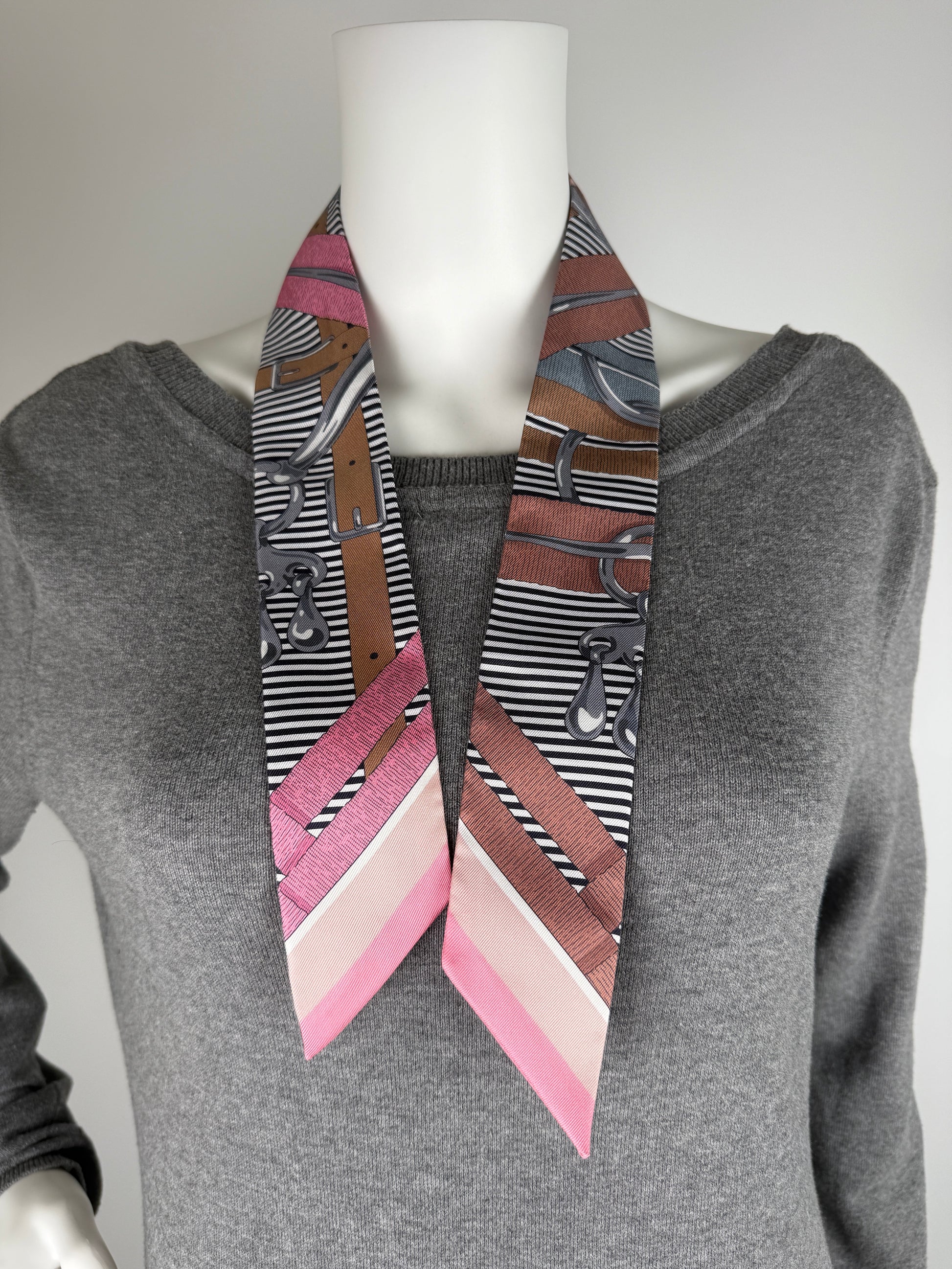 Hermes Mors a Jouets Chemise Print Vieux Rose Pink Gris Gray Camel Silk Twilly Scarf 