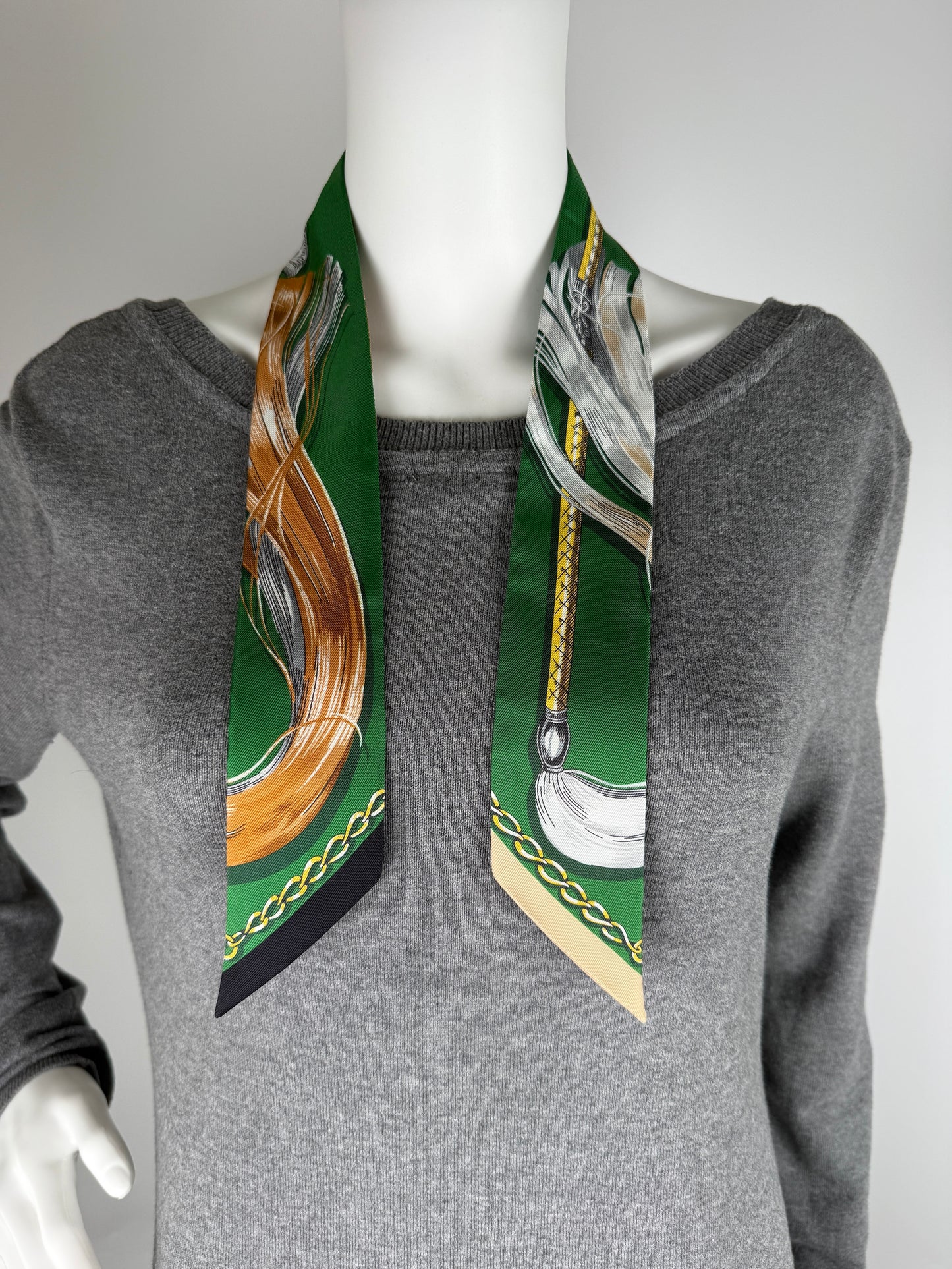Hermes Cavalcades Print Emeraude Green Beige Dore Silk Twilly Scarf 